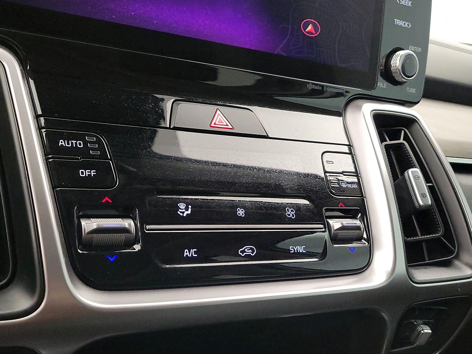 Thumbnail: 2023 Kia Sorento - 17