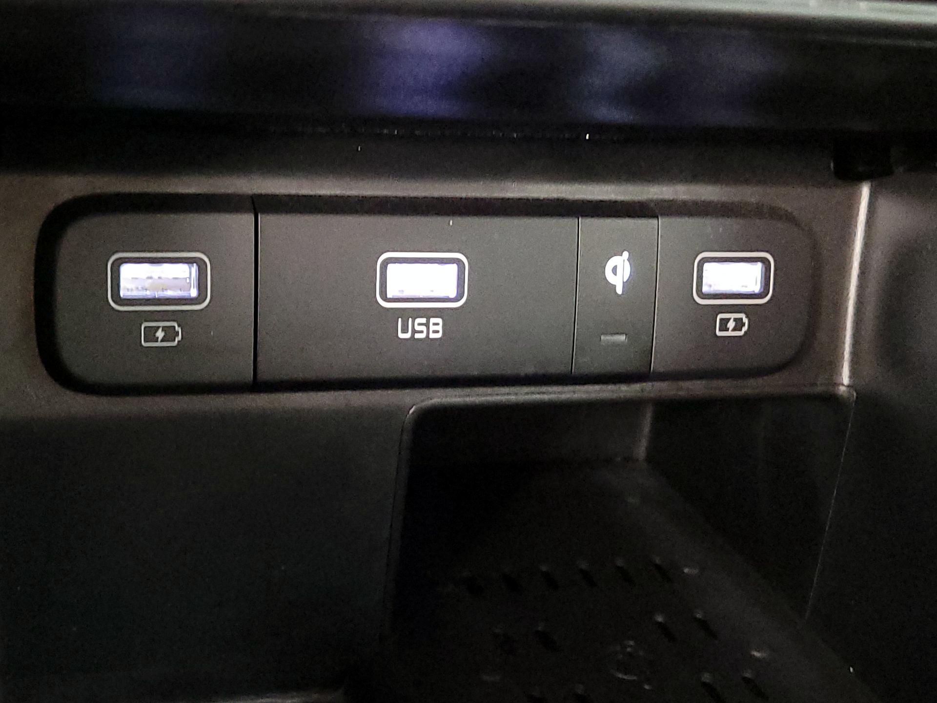 Thumbnail: 2023 Kia Sorento - 19