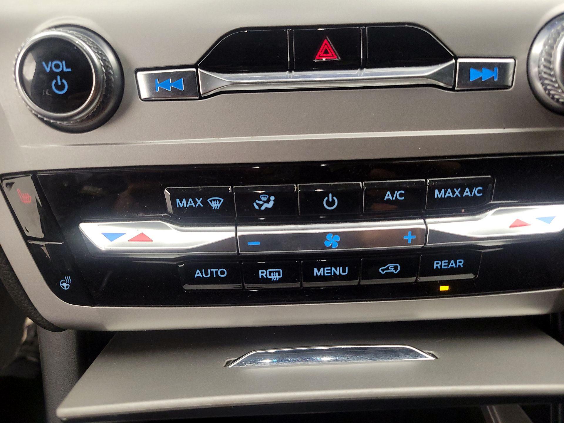 Thumbnail: 2022 Ford Explorer - 17