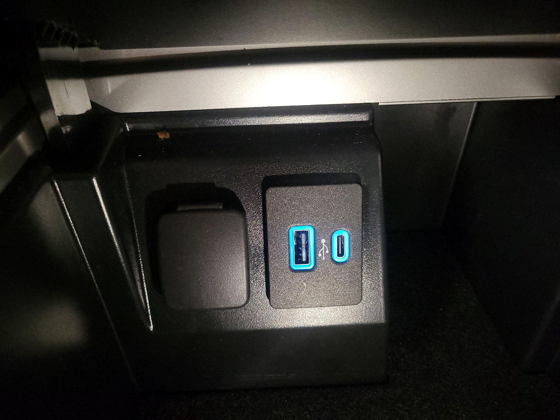 Thumbnail: 2022 Ford Explorer - 19