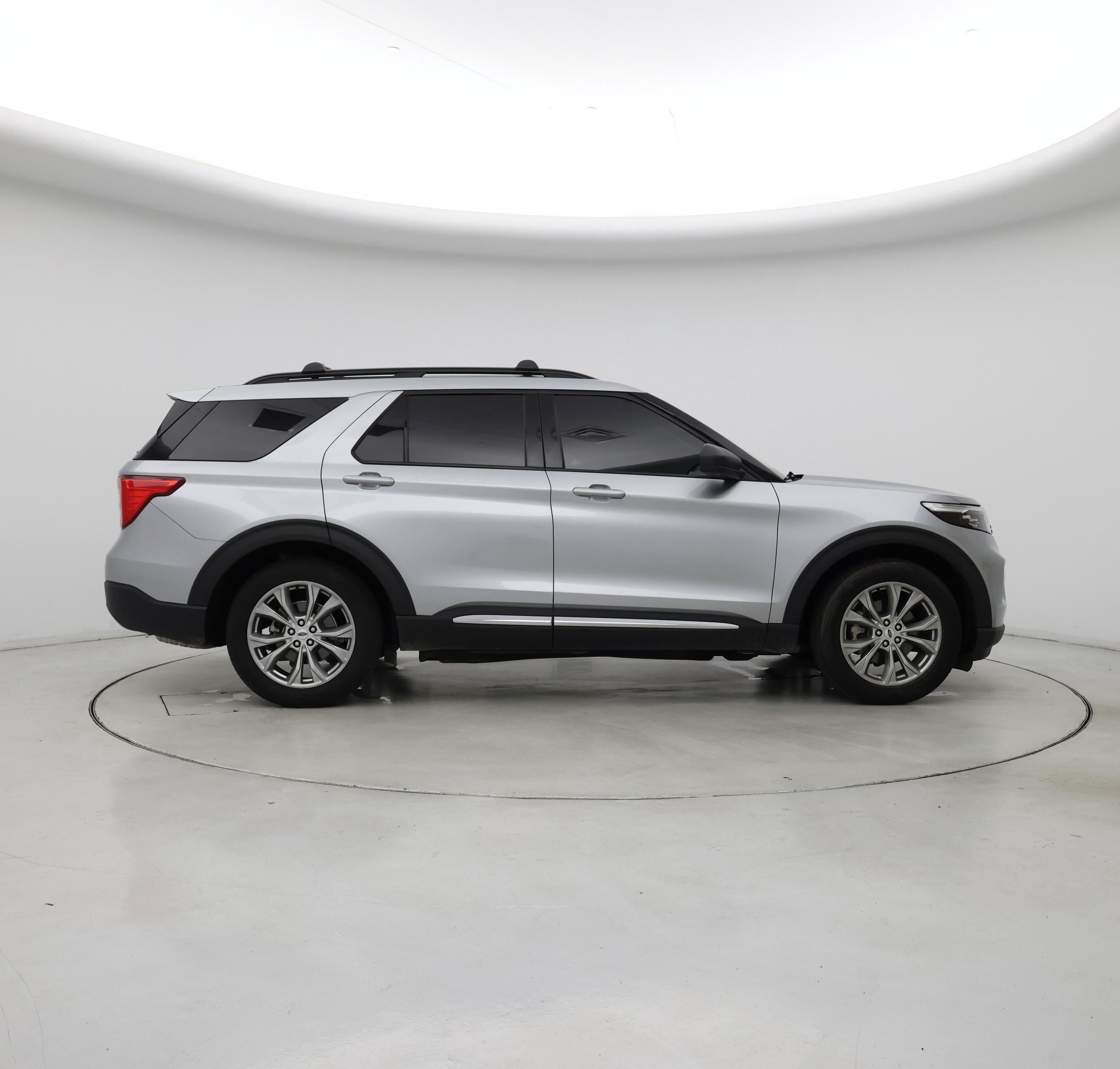 Thumbnail: 2022 Ford Explorer - 7