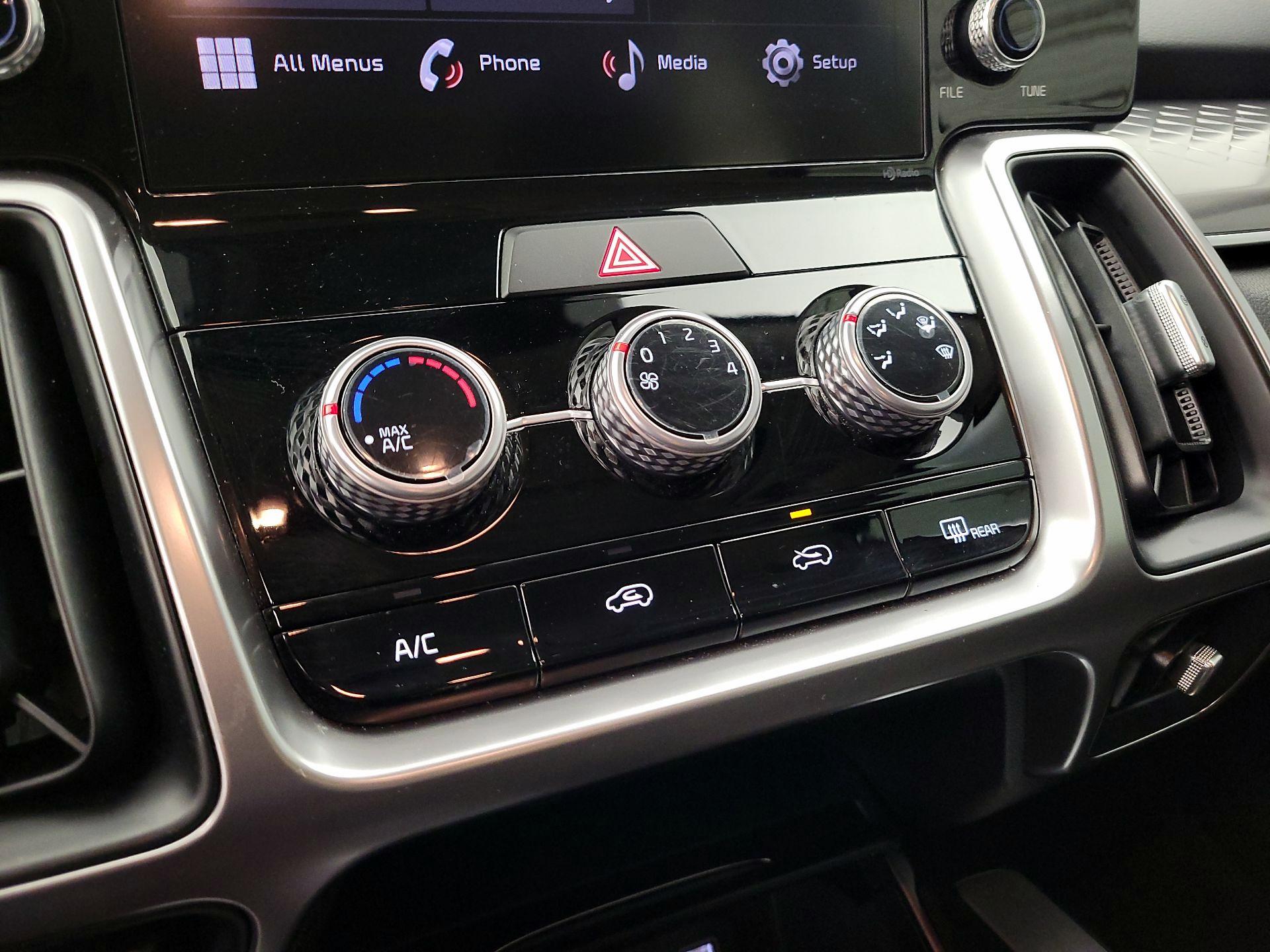 Thumbnail: 2023 Kia Sorento - 16