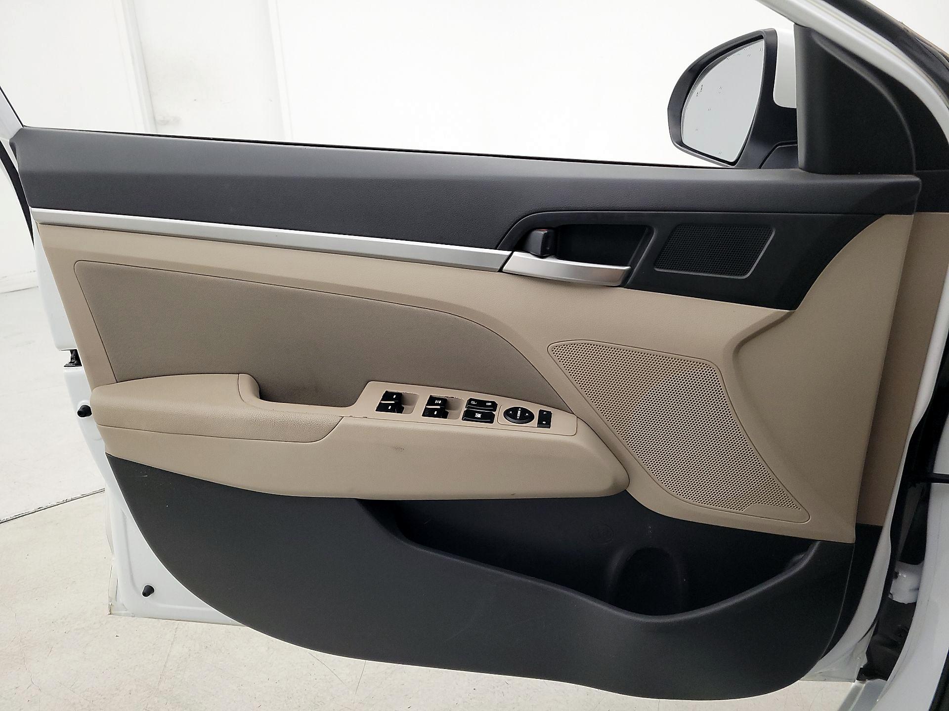 Thumbnail: 2019 Hyundai Elantra - 12
