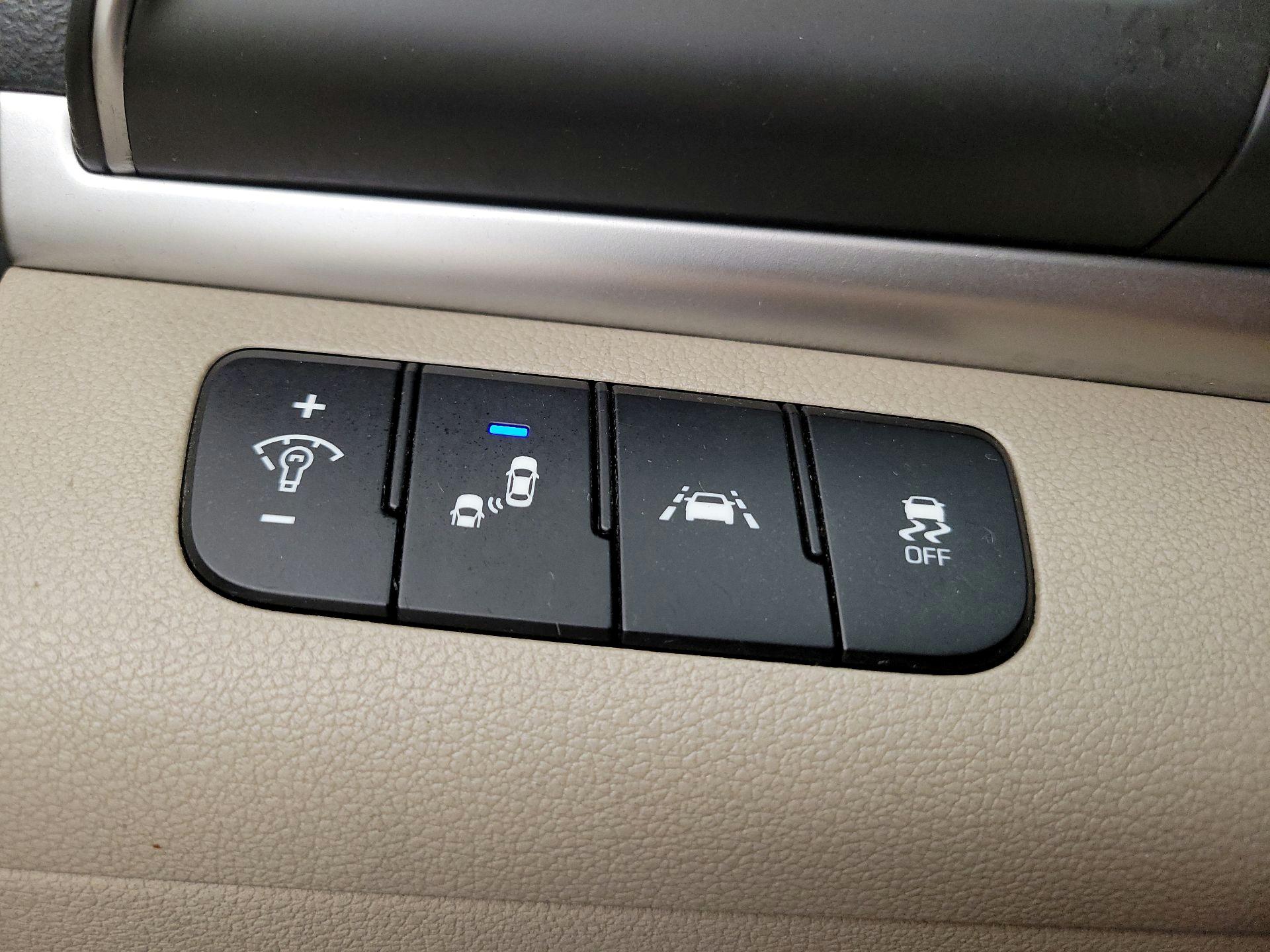 Thumbnail: 2019 Hyundai Elantra - 13