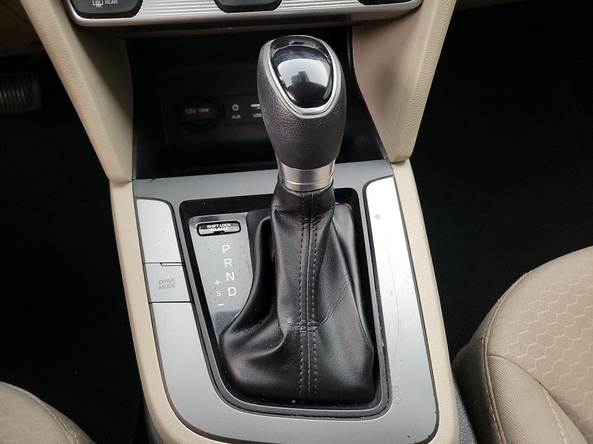 Thumbnail: 2019 Hyundai Elantra - 17