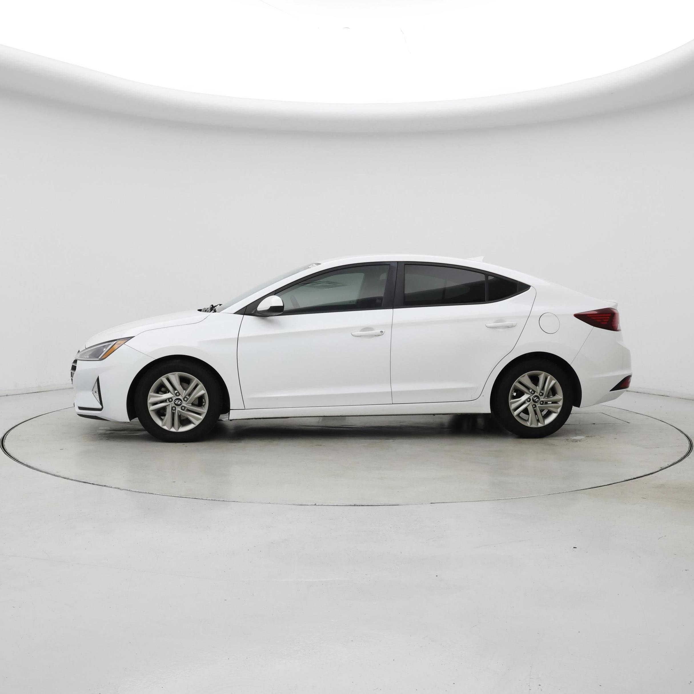 Thumbnail: 2019 Hyundai Elantra - 3