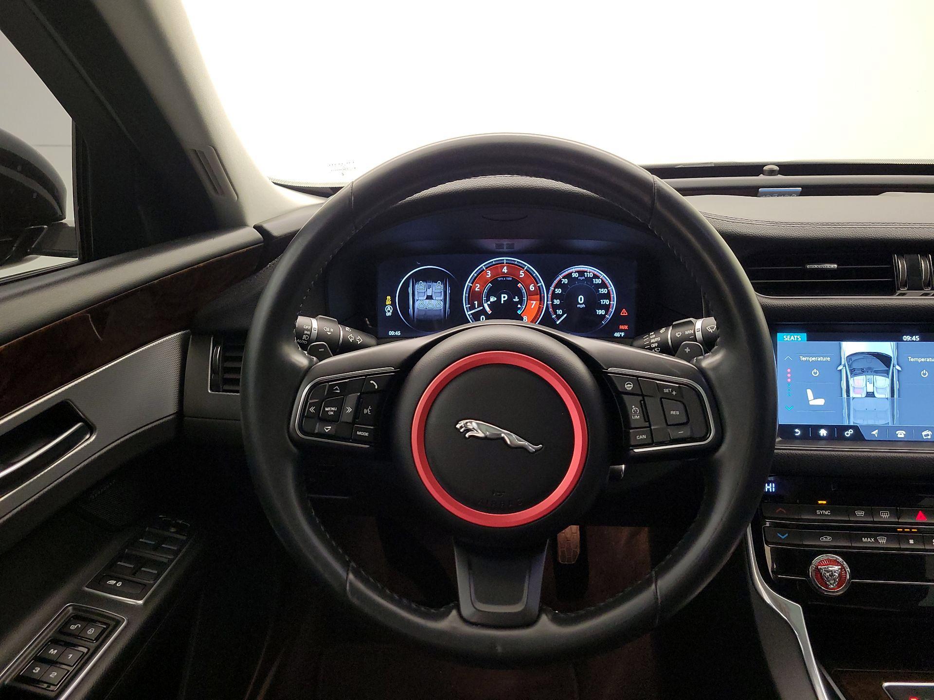 Thumbnail: 2017 Jaguar XF - 10