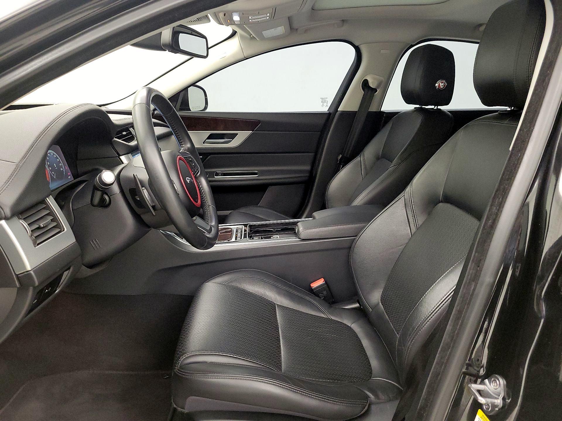 Thumbnail: 2017 Jaguar XF - 11