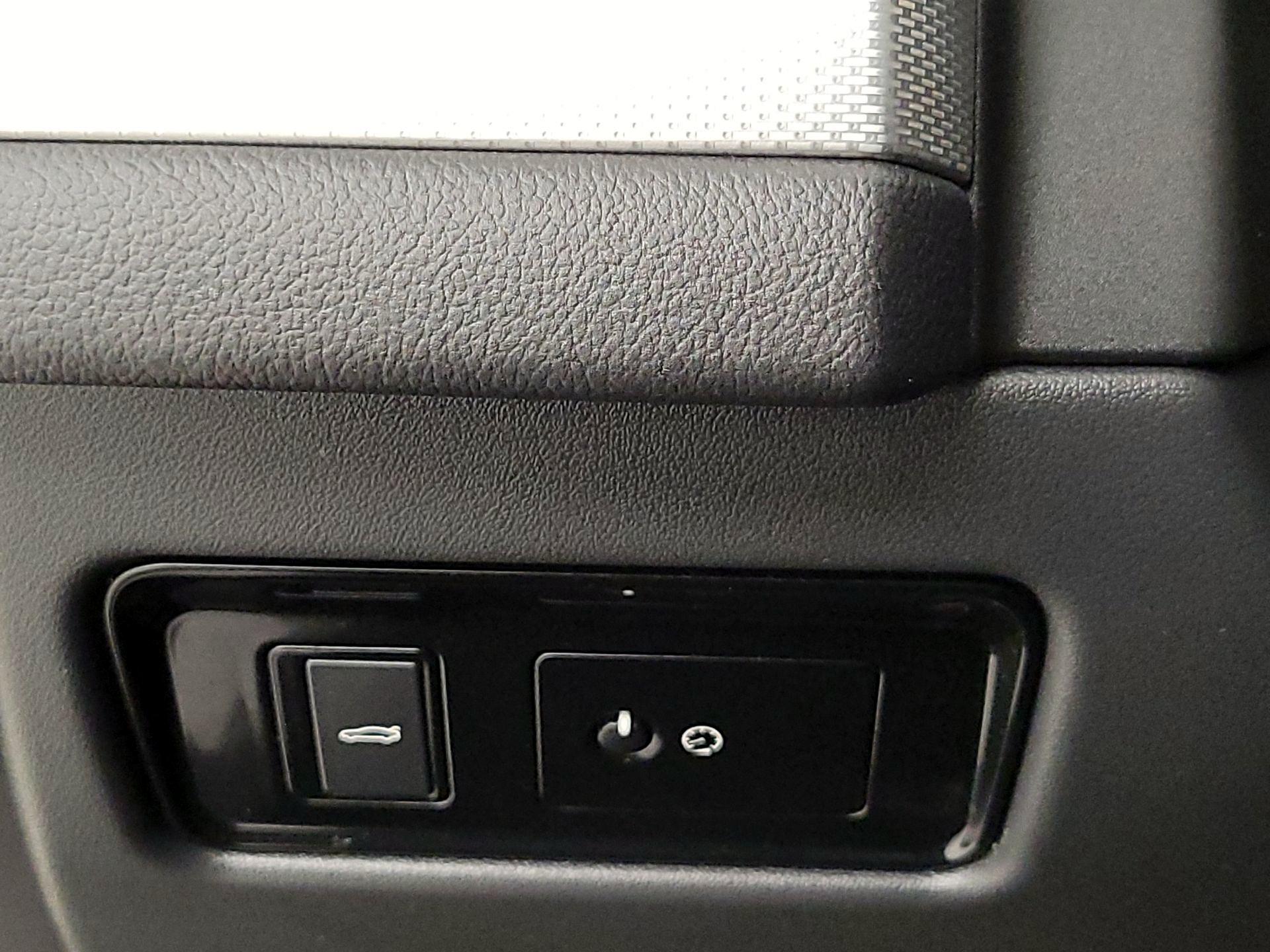 Thumbnail: 2017 Jaguar XF - 13