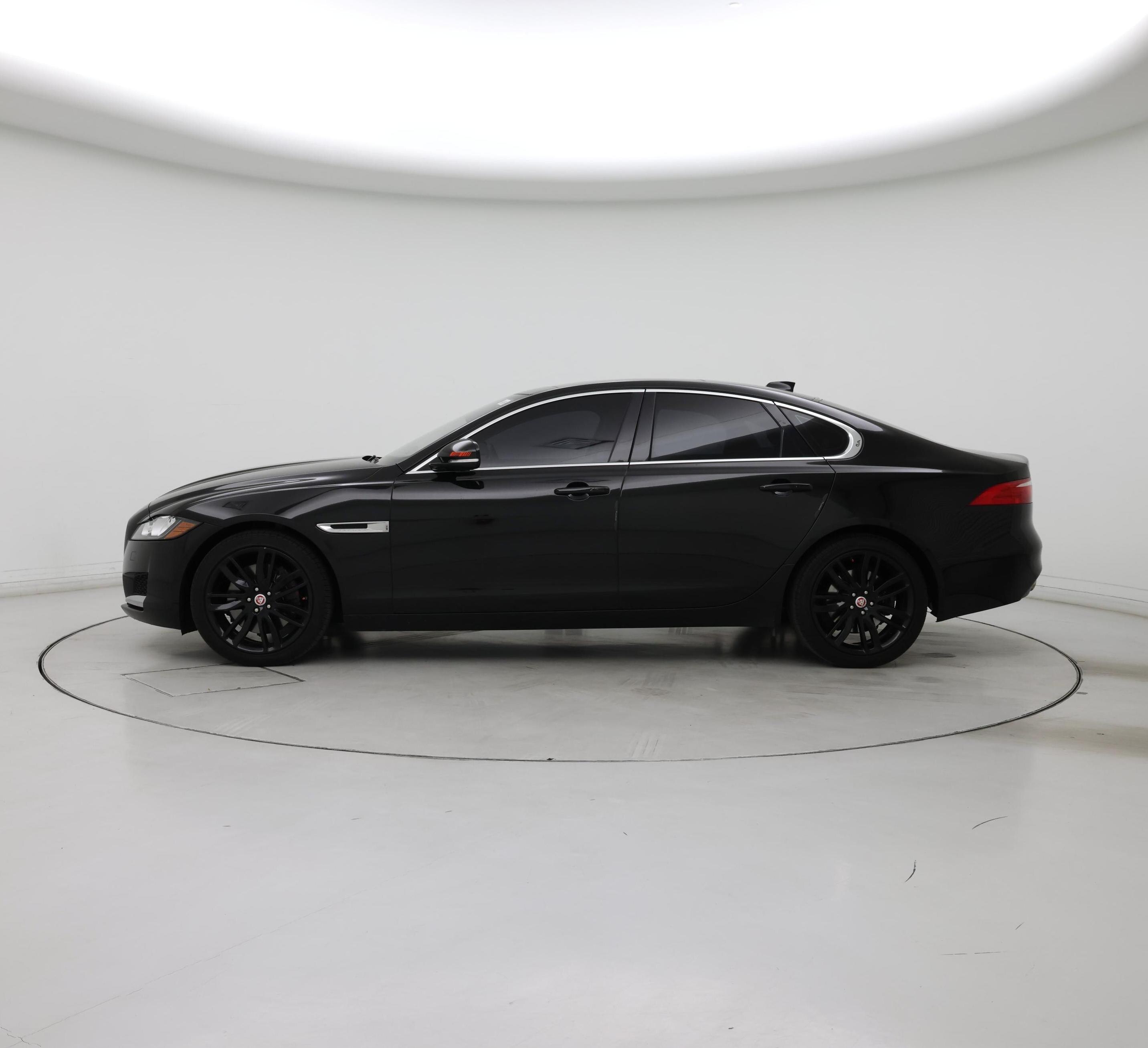 Thumbnail: 2017 Jaguar XF - 3
