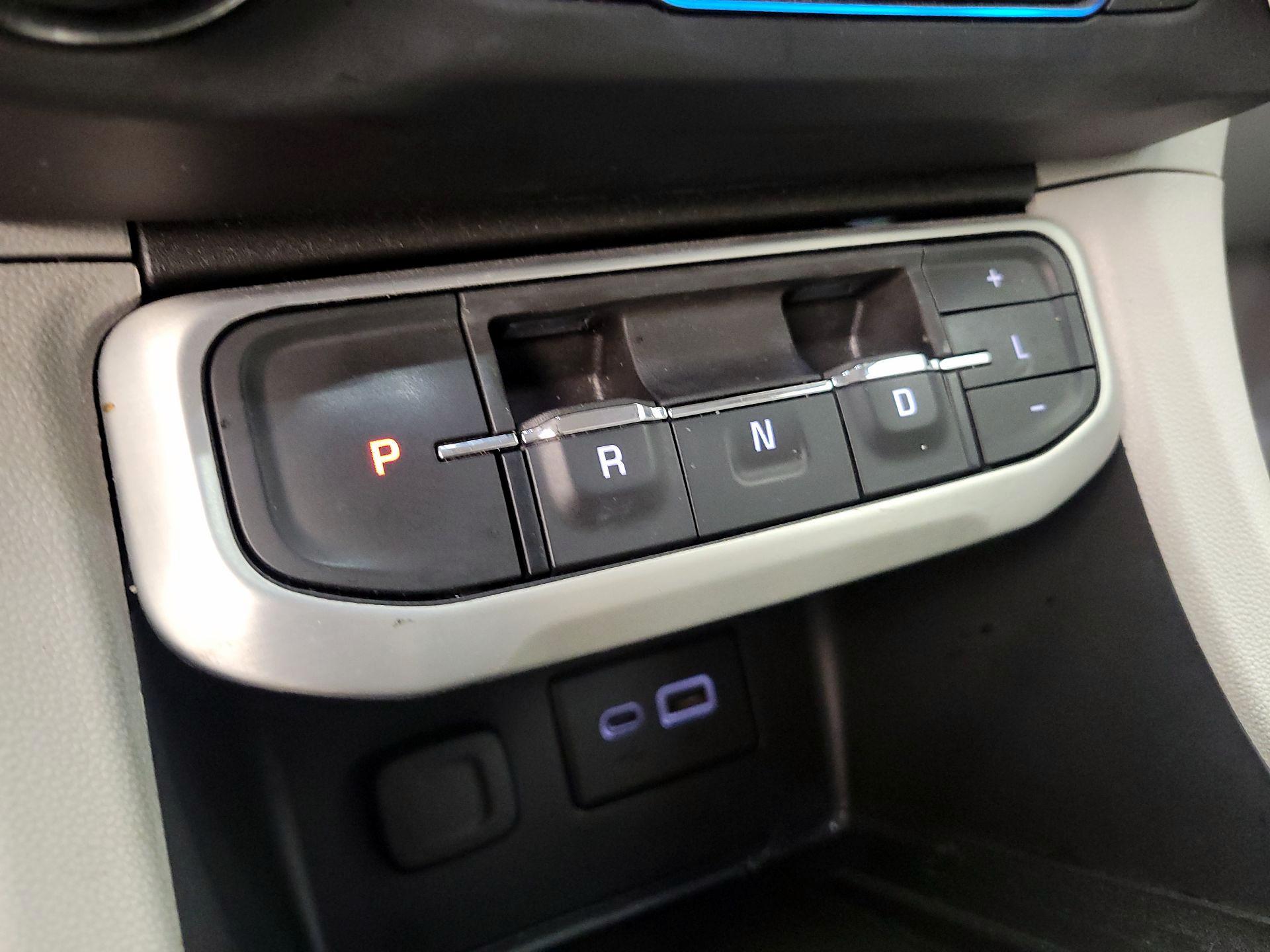 Thumbnail: 2022 GMC Acadia - 16