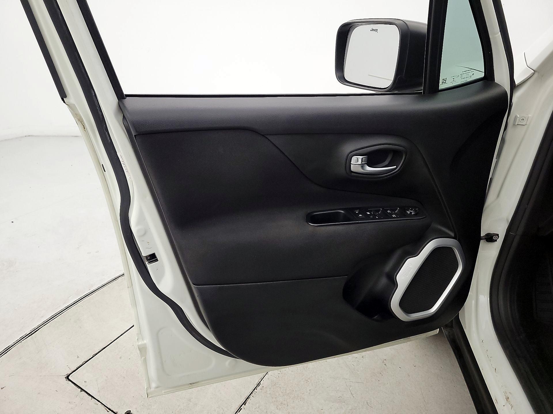 Thumbnail: 2018 Jeep Renegade - 12