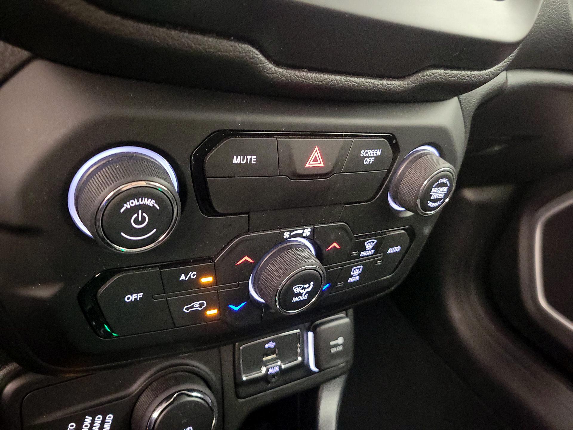 Thumbnail: 2018 Jeep Renegade - 16