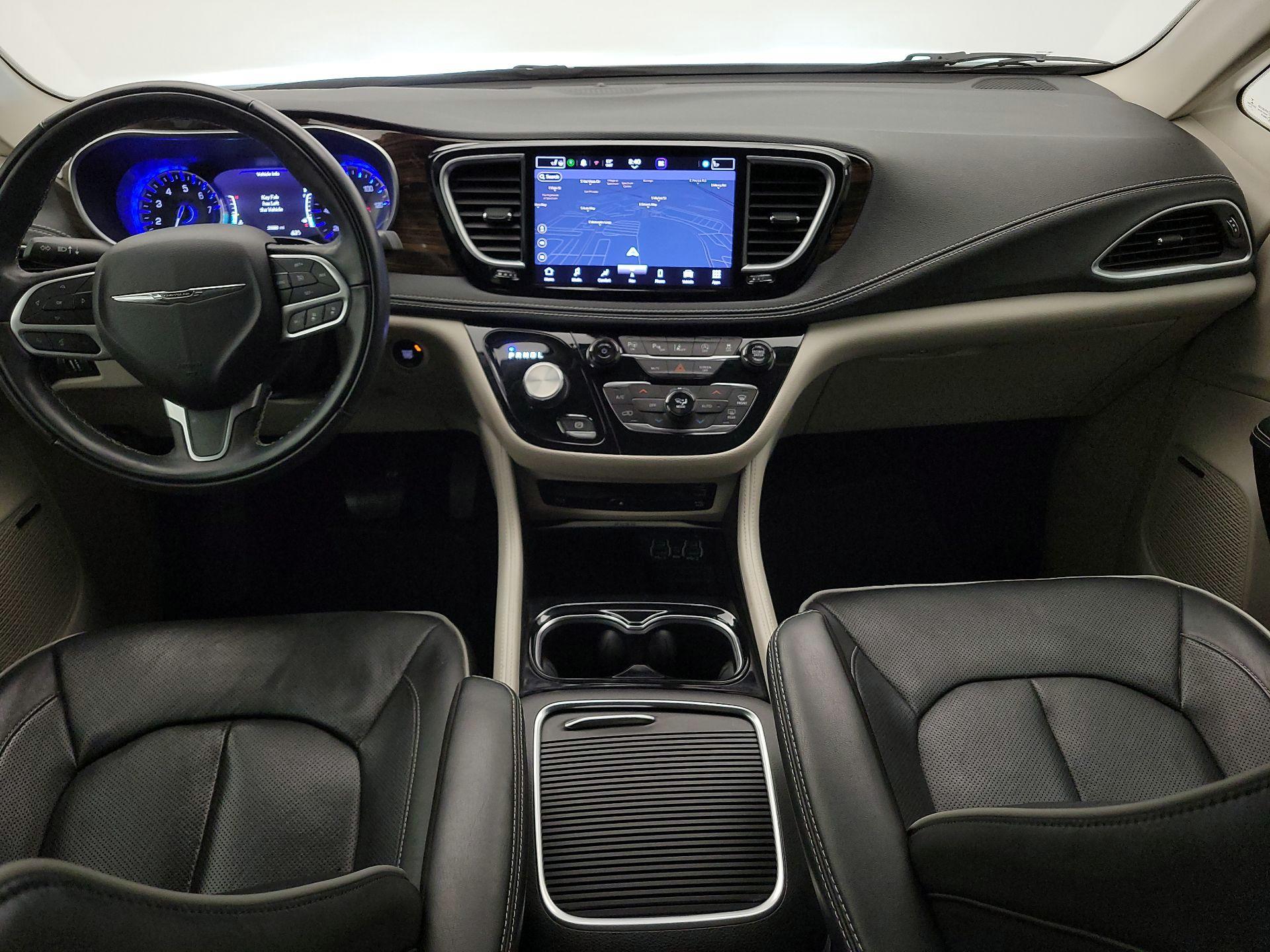 Thumbnail: 2022 Chrysler Pacifica - 9