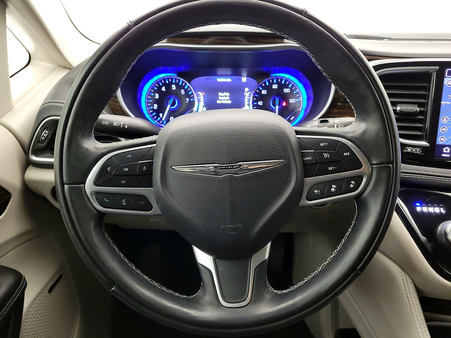 Thumbnail: 2022 Chrysler Pacifica - 10