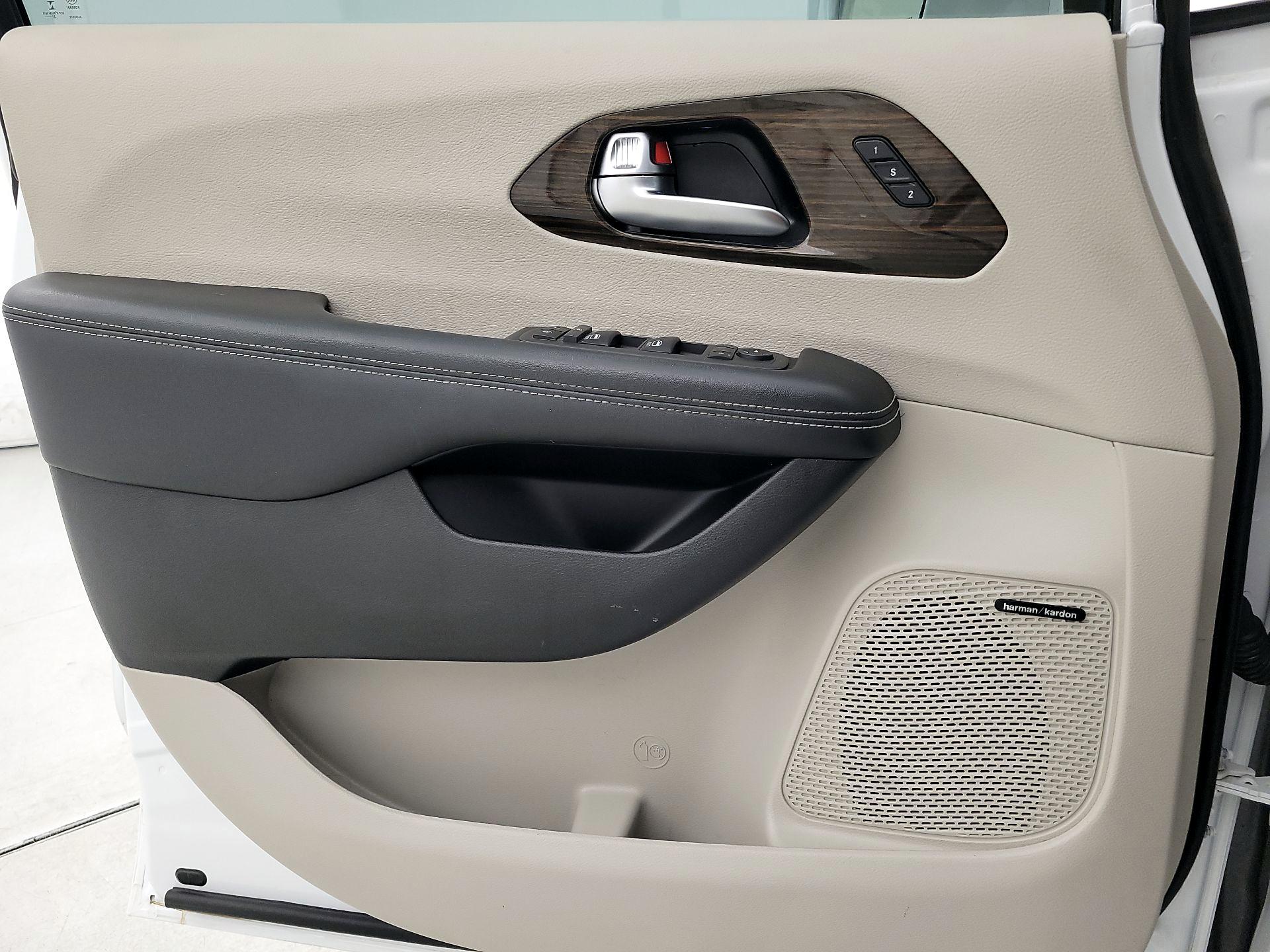 Thumbnail: 2022 Chrysler Pacifica - 12