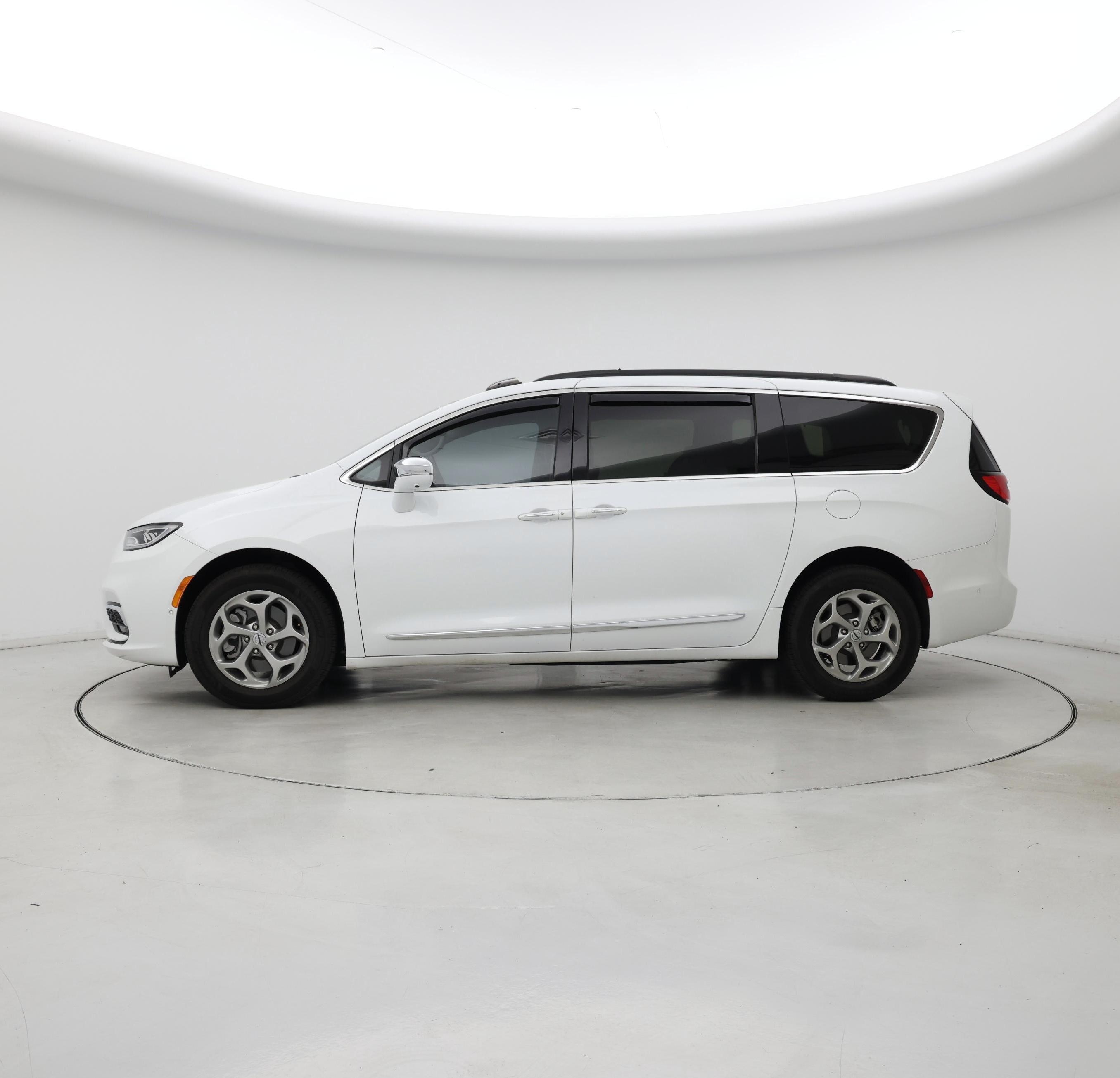 Thumbnail: 2022 Chrysler Pacifica - 3