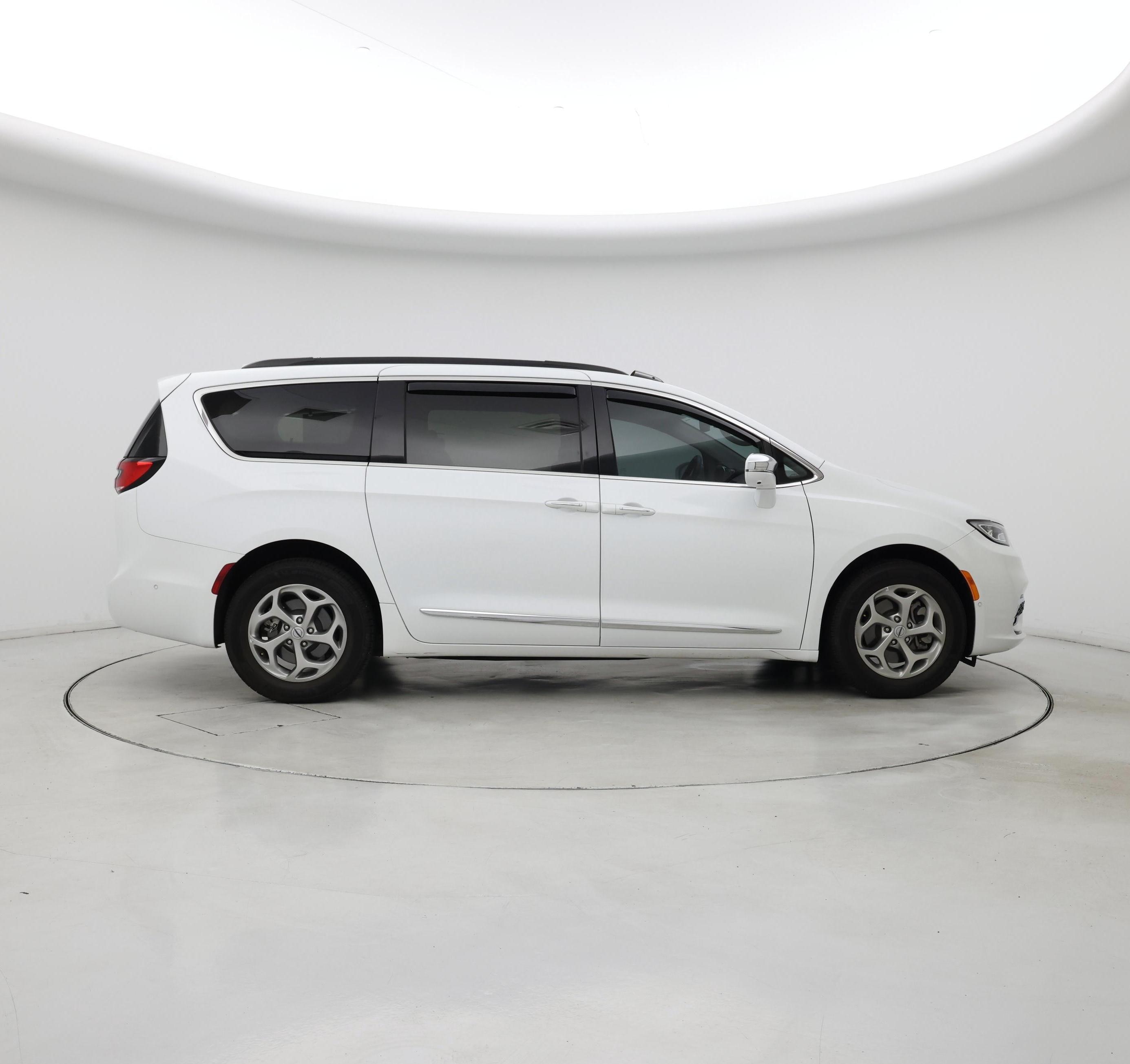 Thumbnail: 2022 Chrysler Pacifica - 7