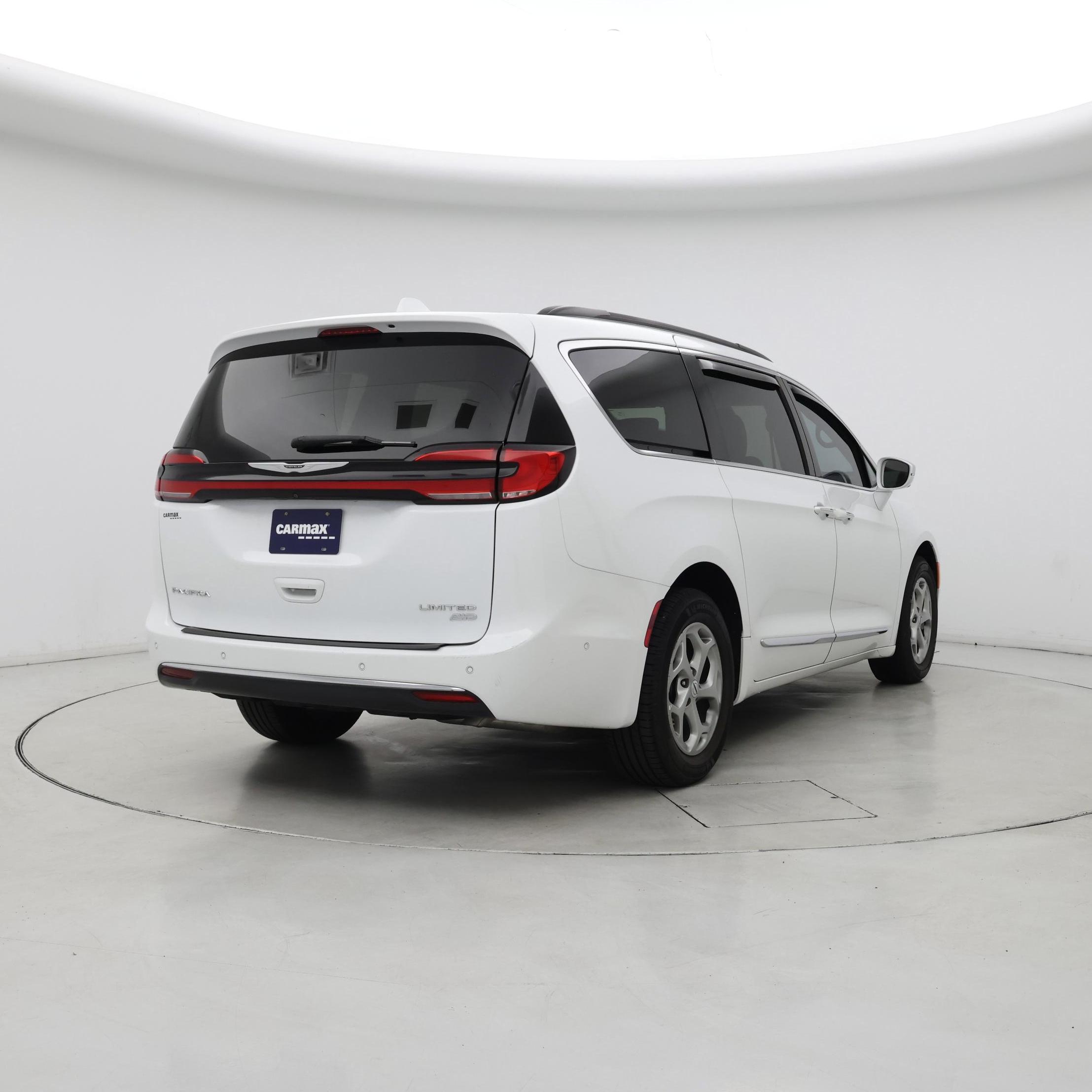 Thumbnail: 2022 Chrysler Pacifica - 8