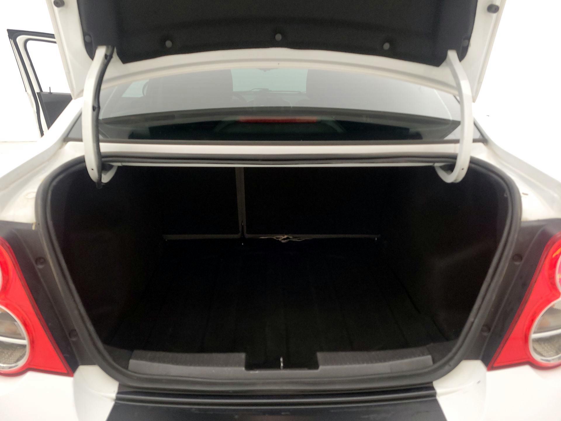 Thumbnail: 2015 Chevrolet Sonic - 20