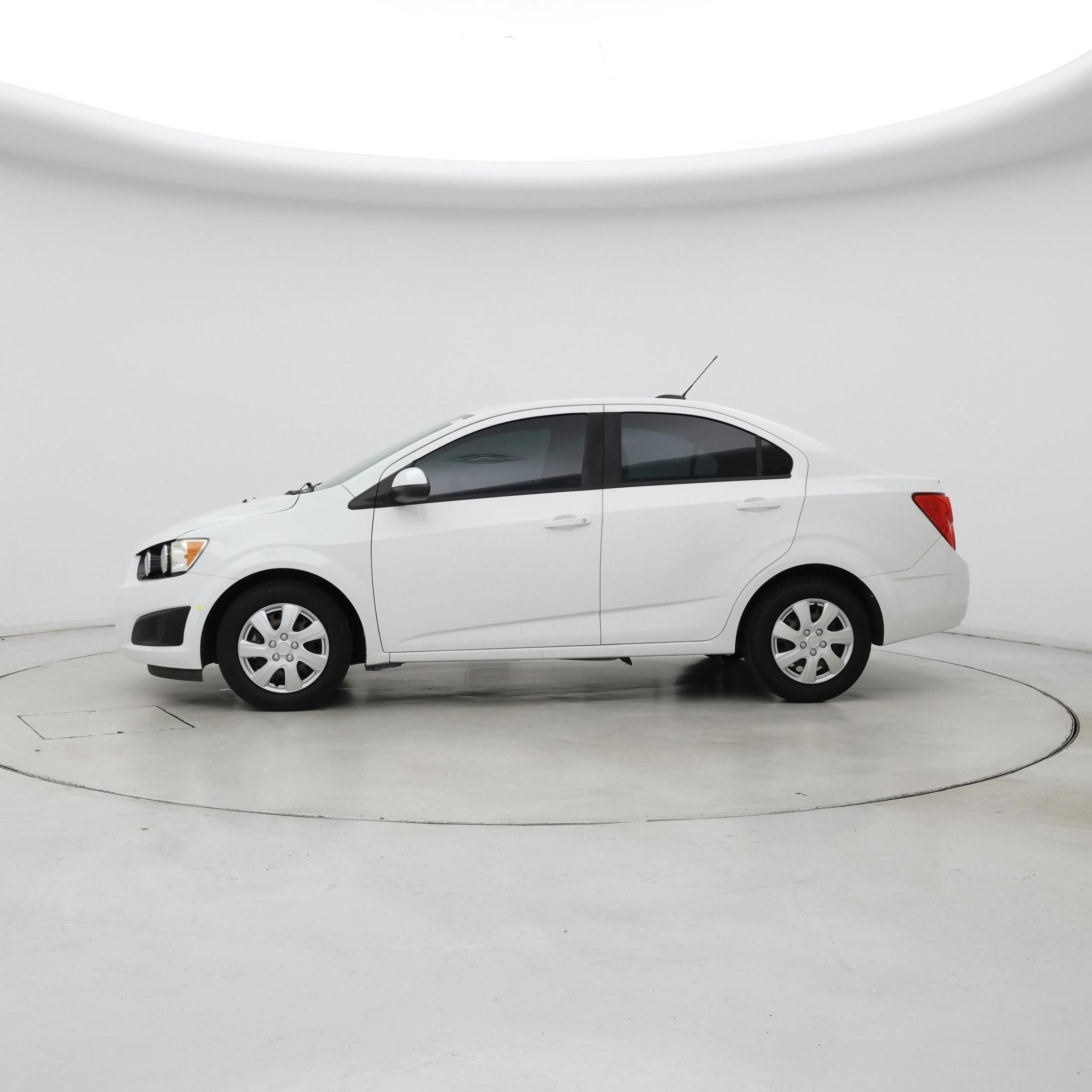 Thumbnail: 2015 Chevrolet Sonic - 3