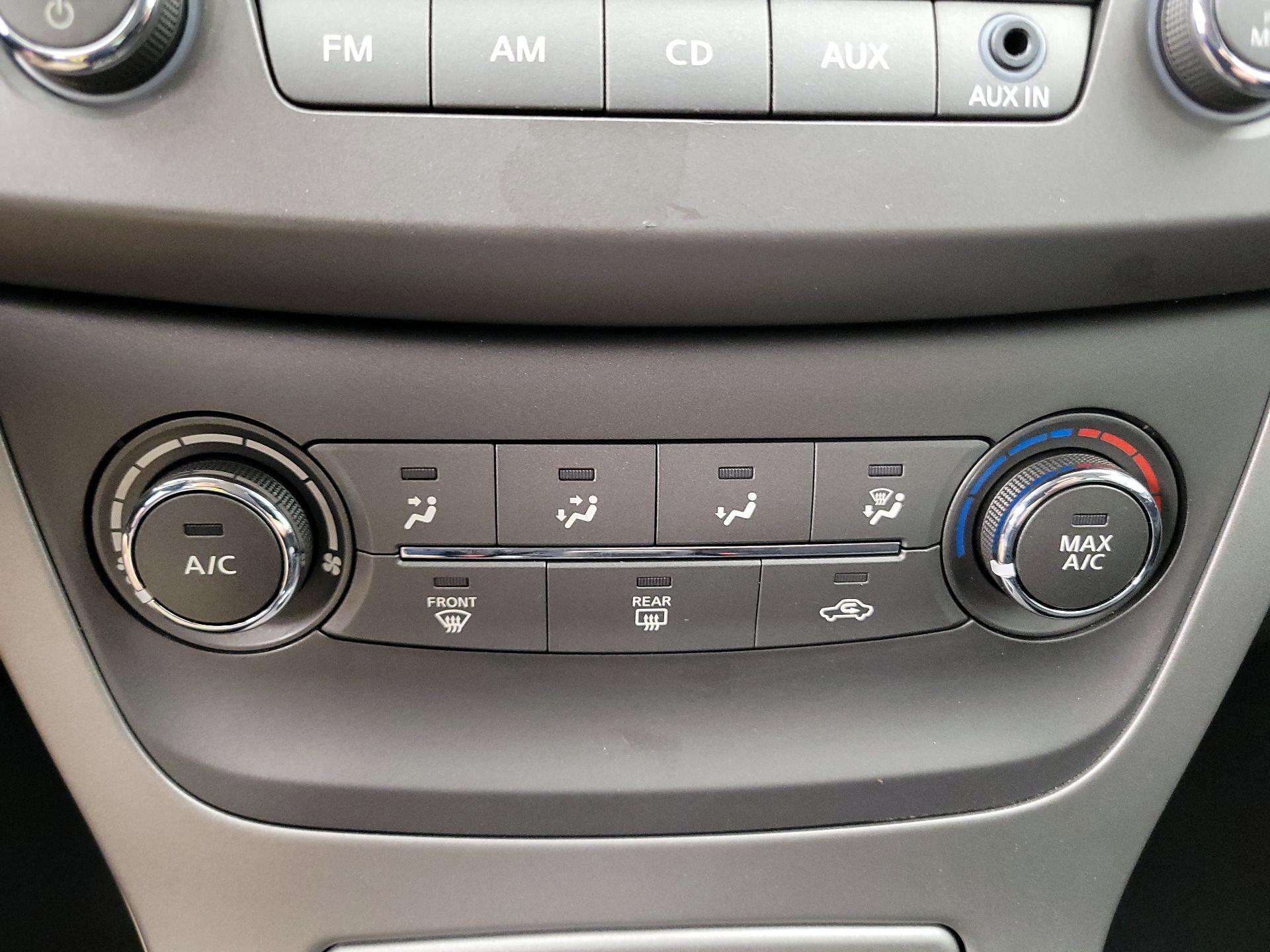 Thumbnail: 2014 Nissan Sentra - 15