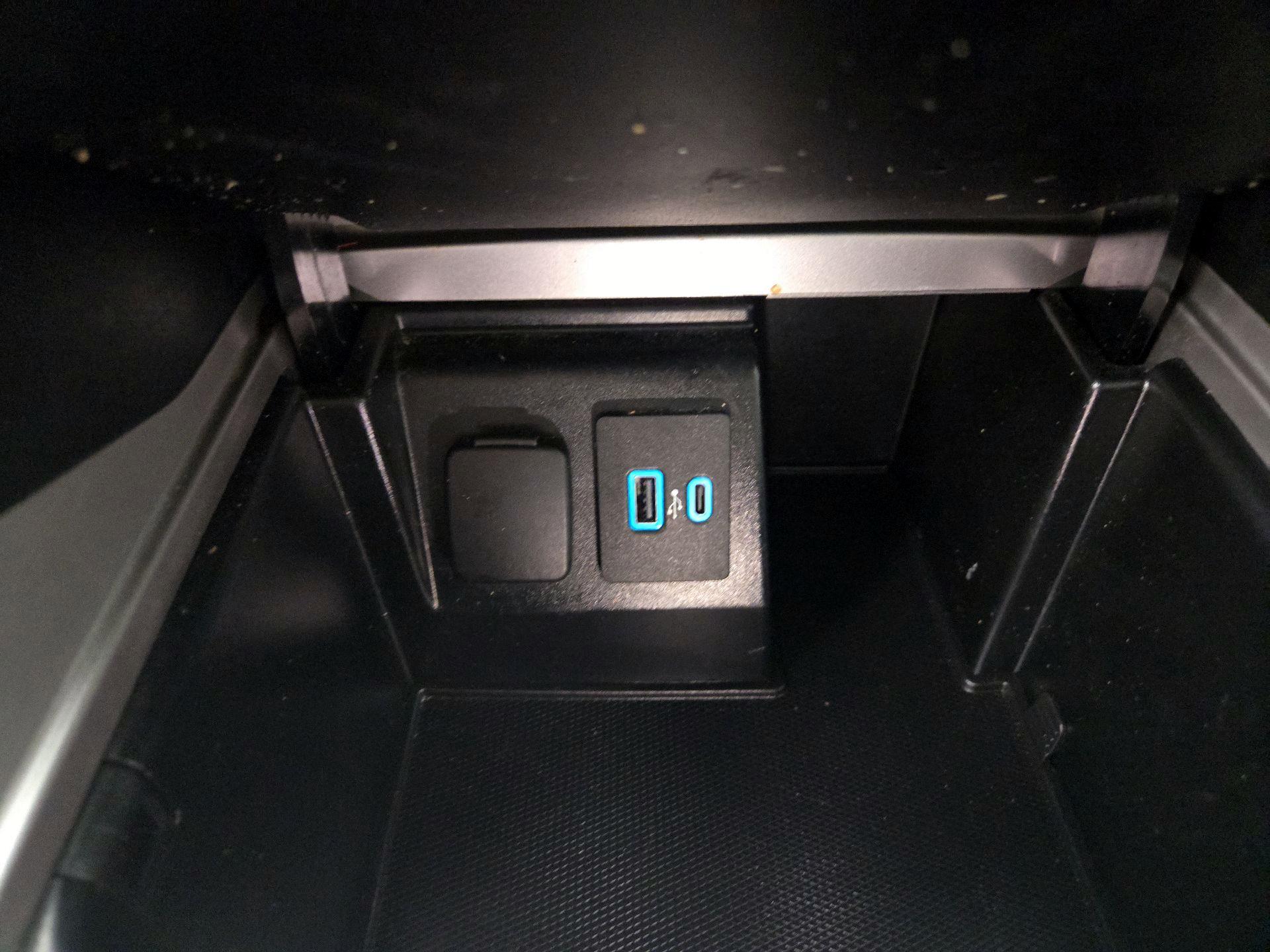 Thumbnail: 2020 Ford Explorer - 18