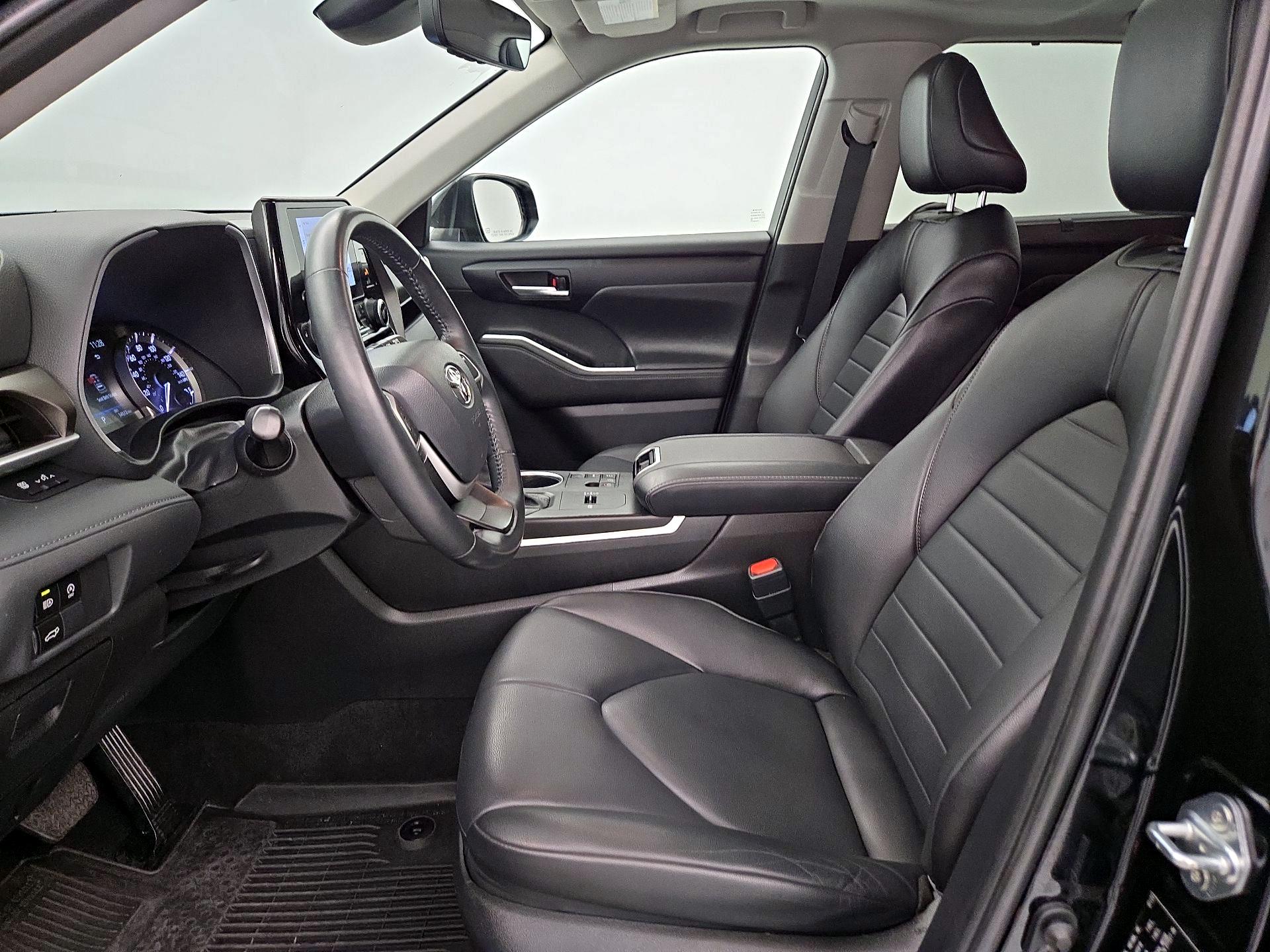 Thumbnail: 2023 Toyota Highlander - 11