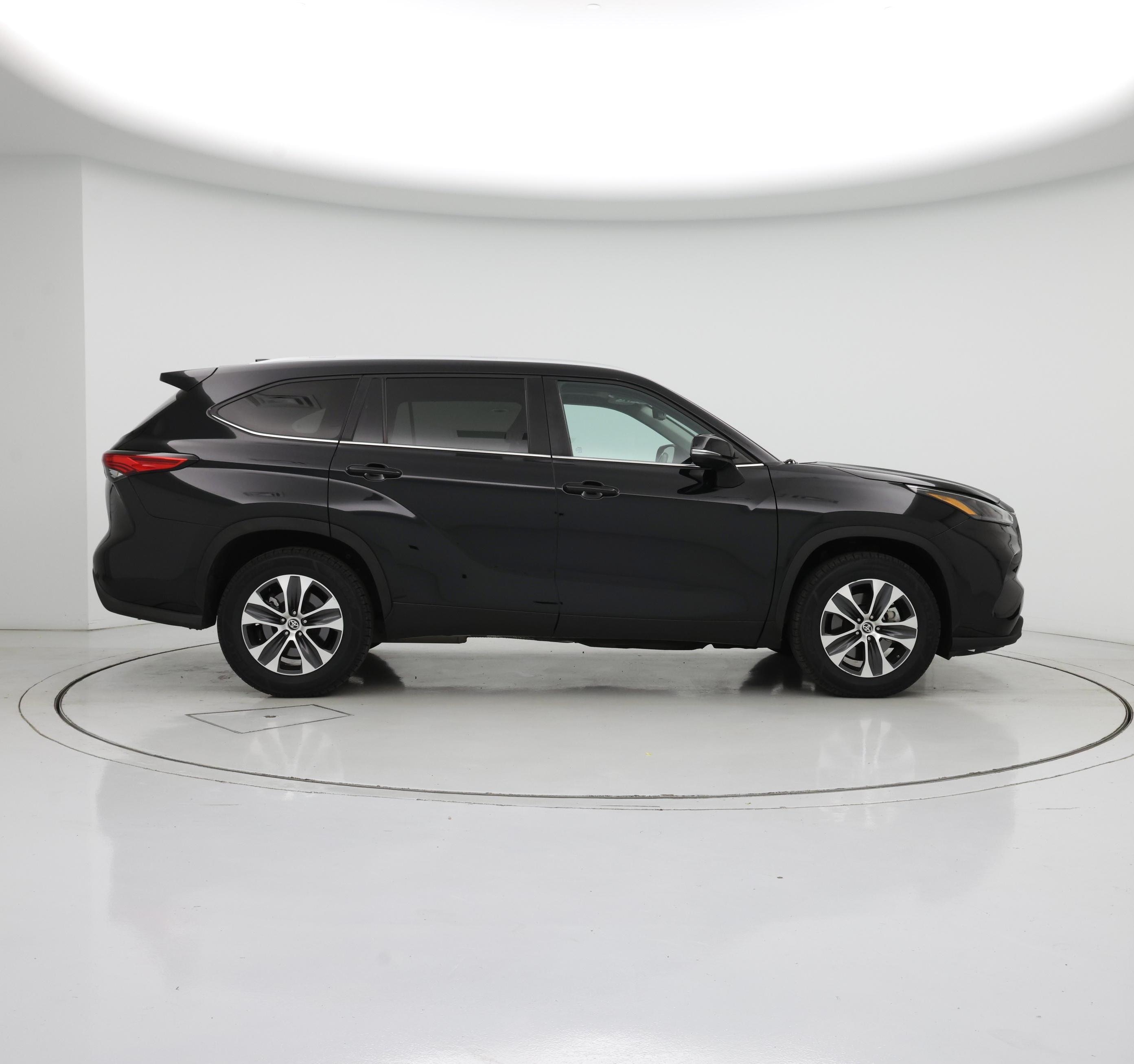 Thumbnail: 2023 Toyota Highlander - 7