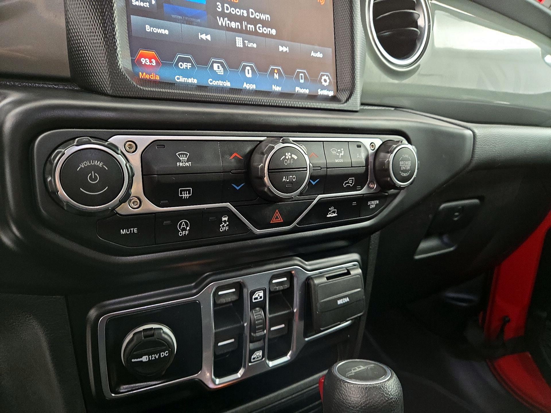 Thumbnail: 2023 Jeep Gladiator - 17