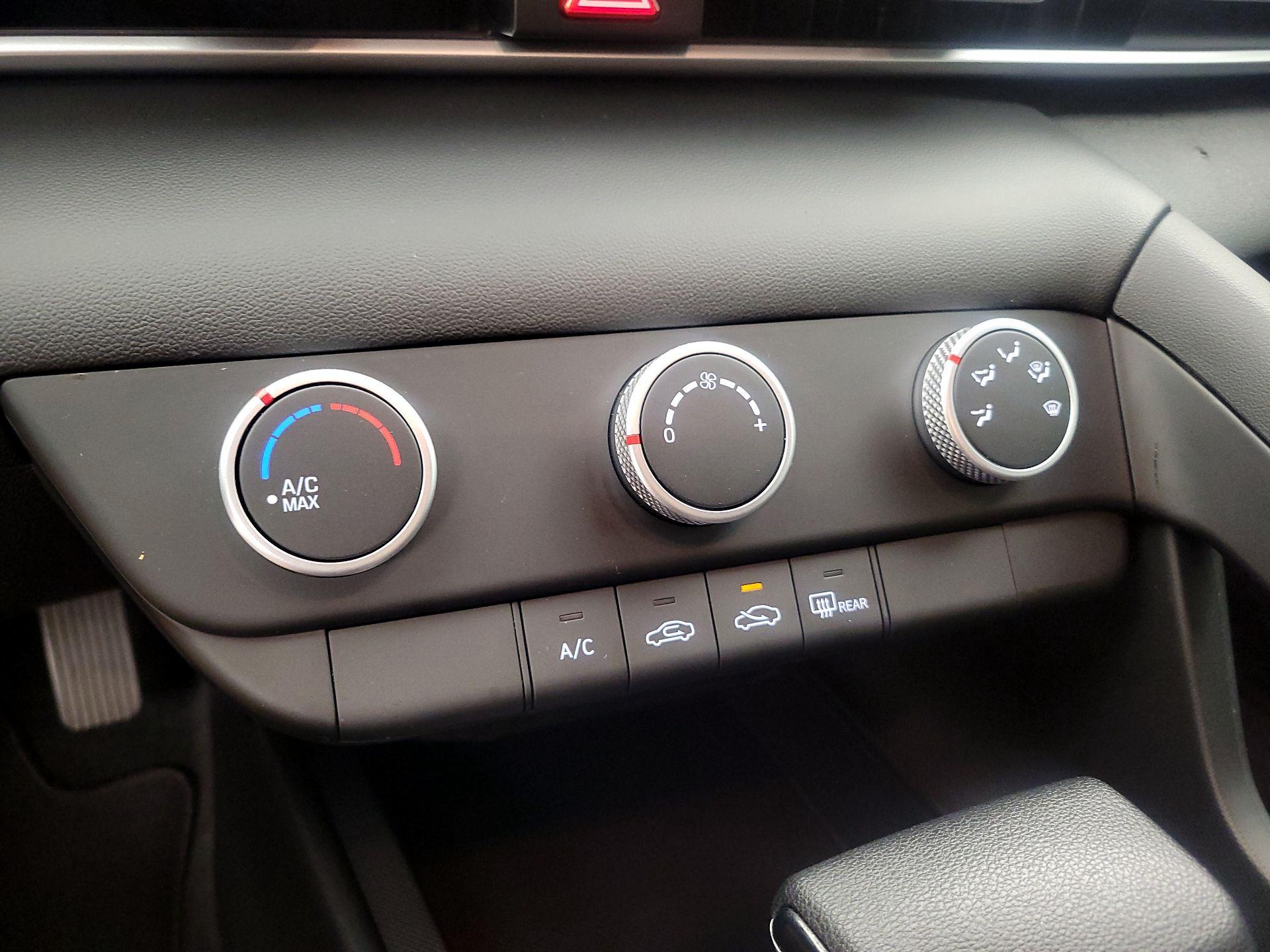 Thumbnail: 2024 Hyundai Elantra - 16