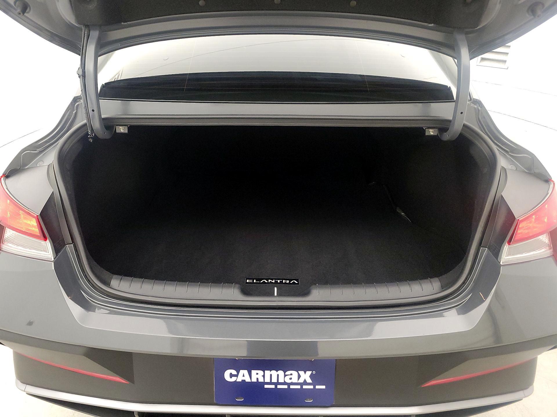 Thumbnail: 2024 Hyundai Elantra - 20