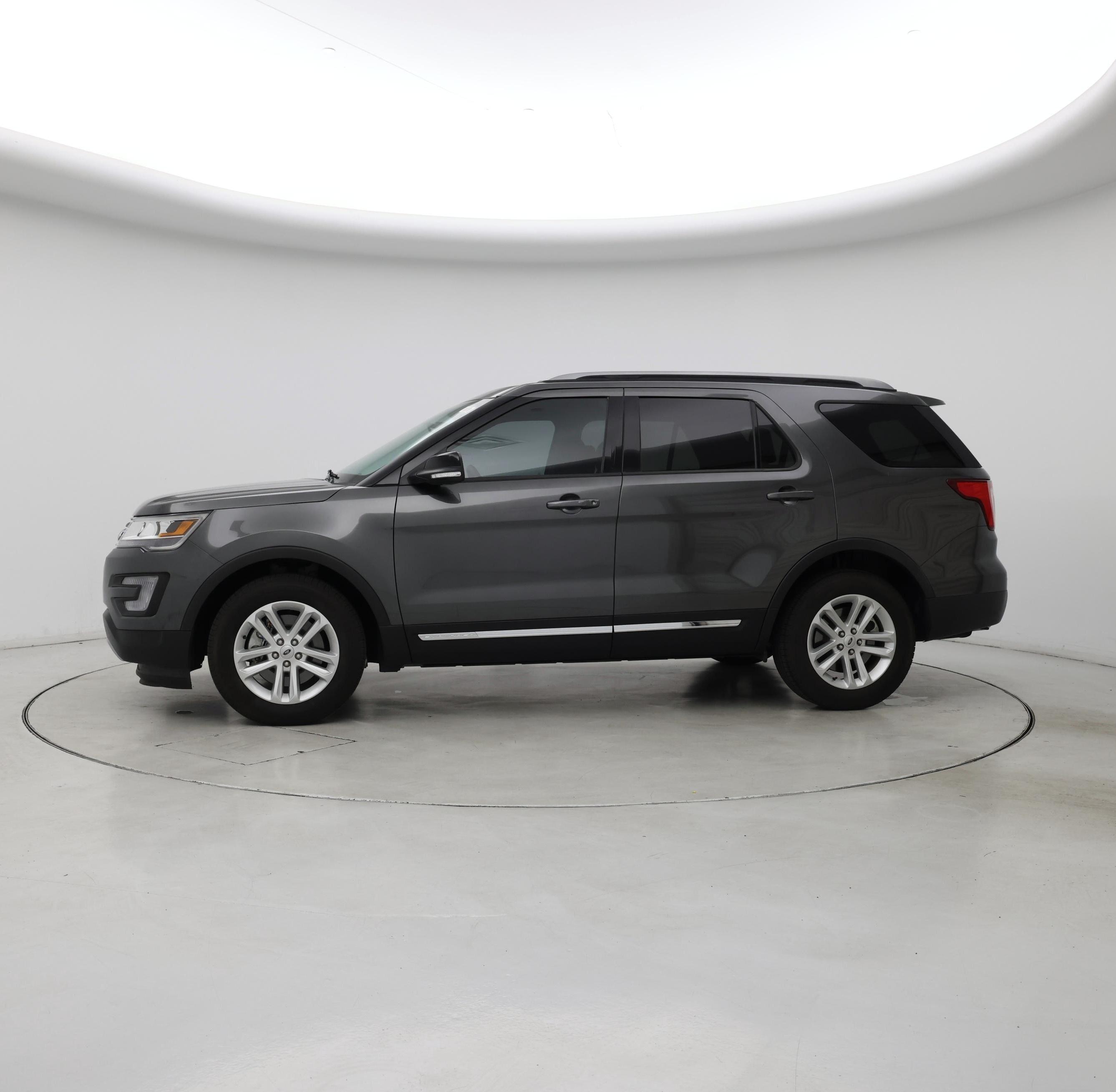 Thumbnail: 2017 Ford Explorer - 3