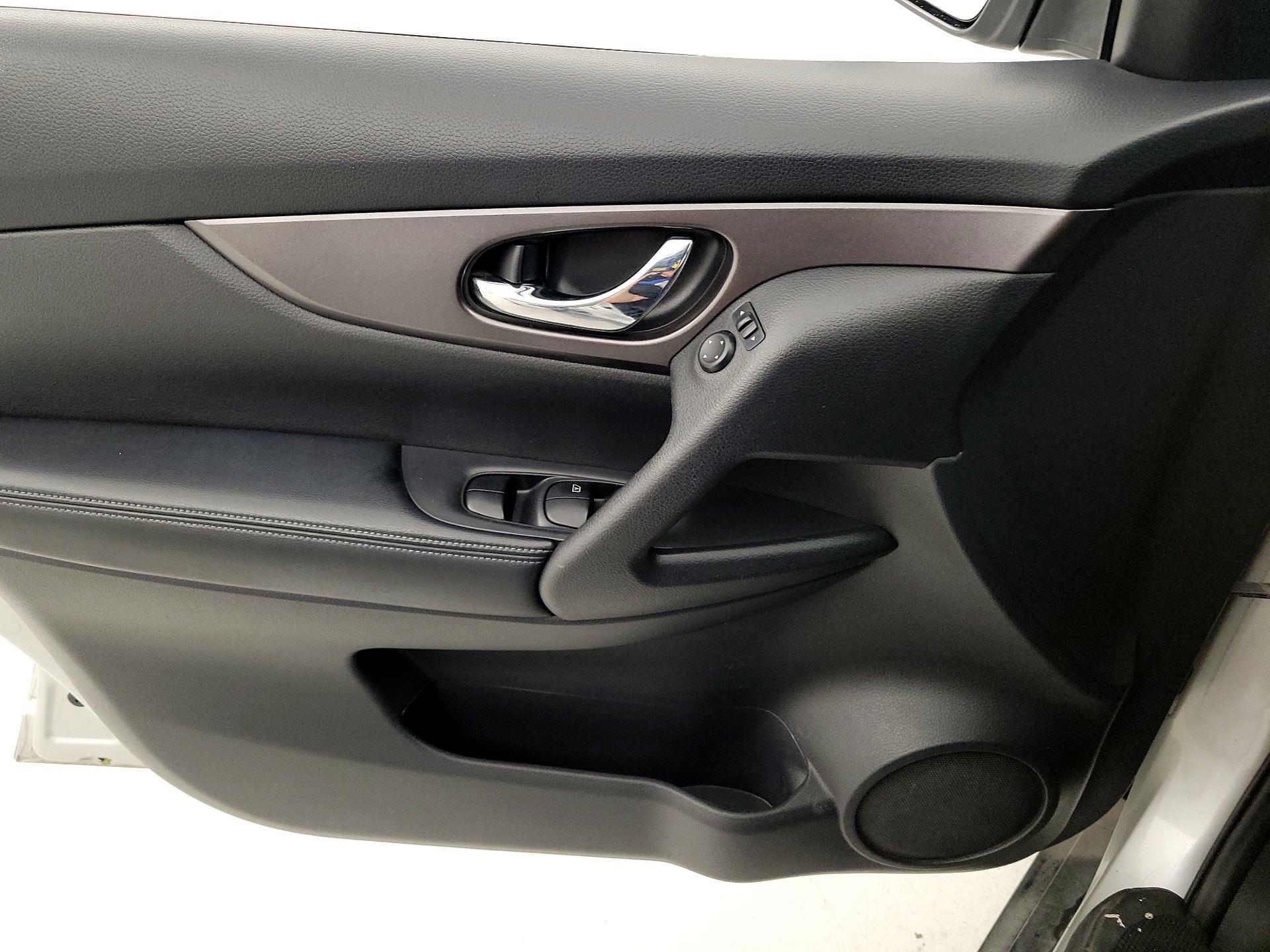 Thumbnail: 2015 Nissan Rogue - 12