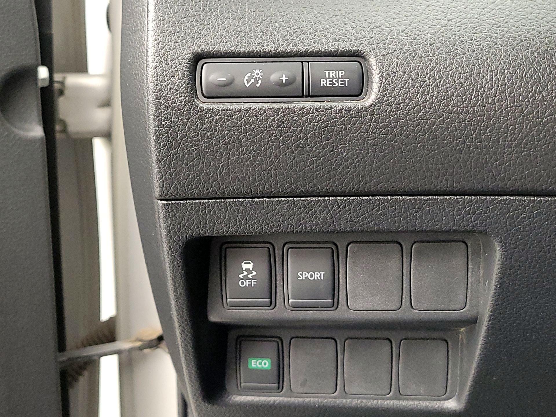 Thumbnail: 2015 Nissan Rogue - 13