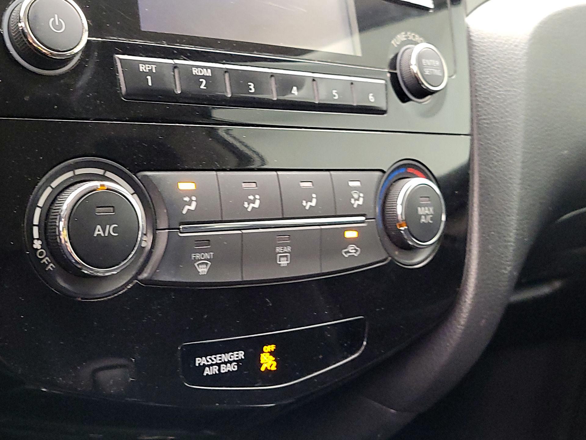 Thumbnail: 2015 Nissan Rogue - 16