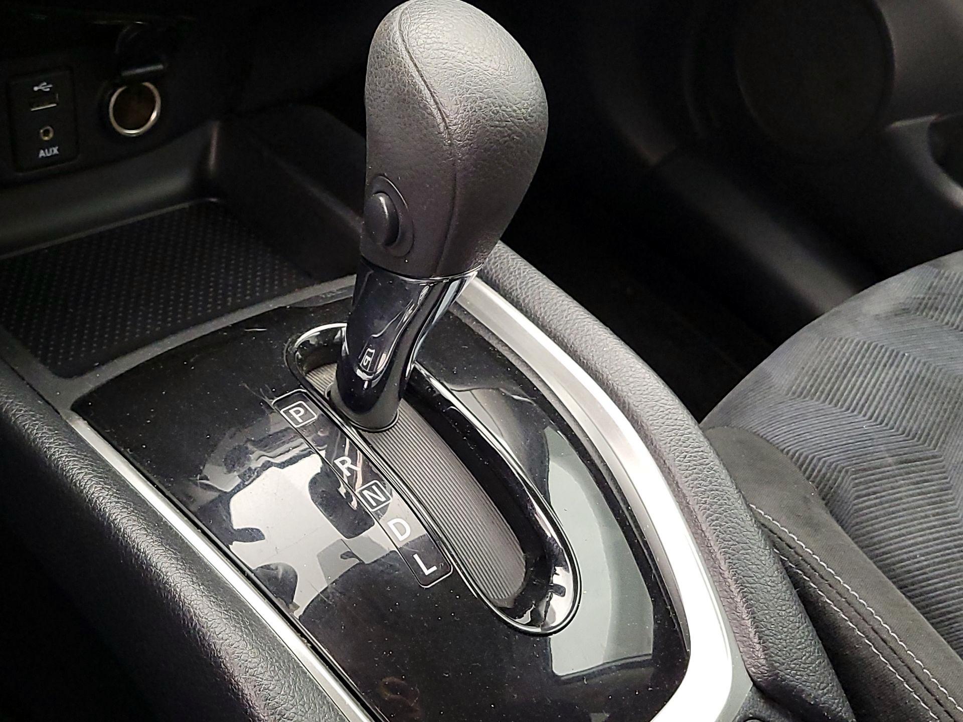 Thumbnail: 2015 Nissan Rogue - 17