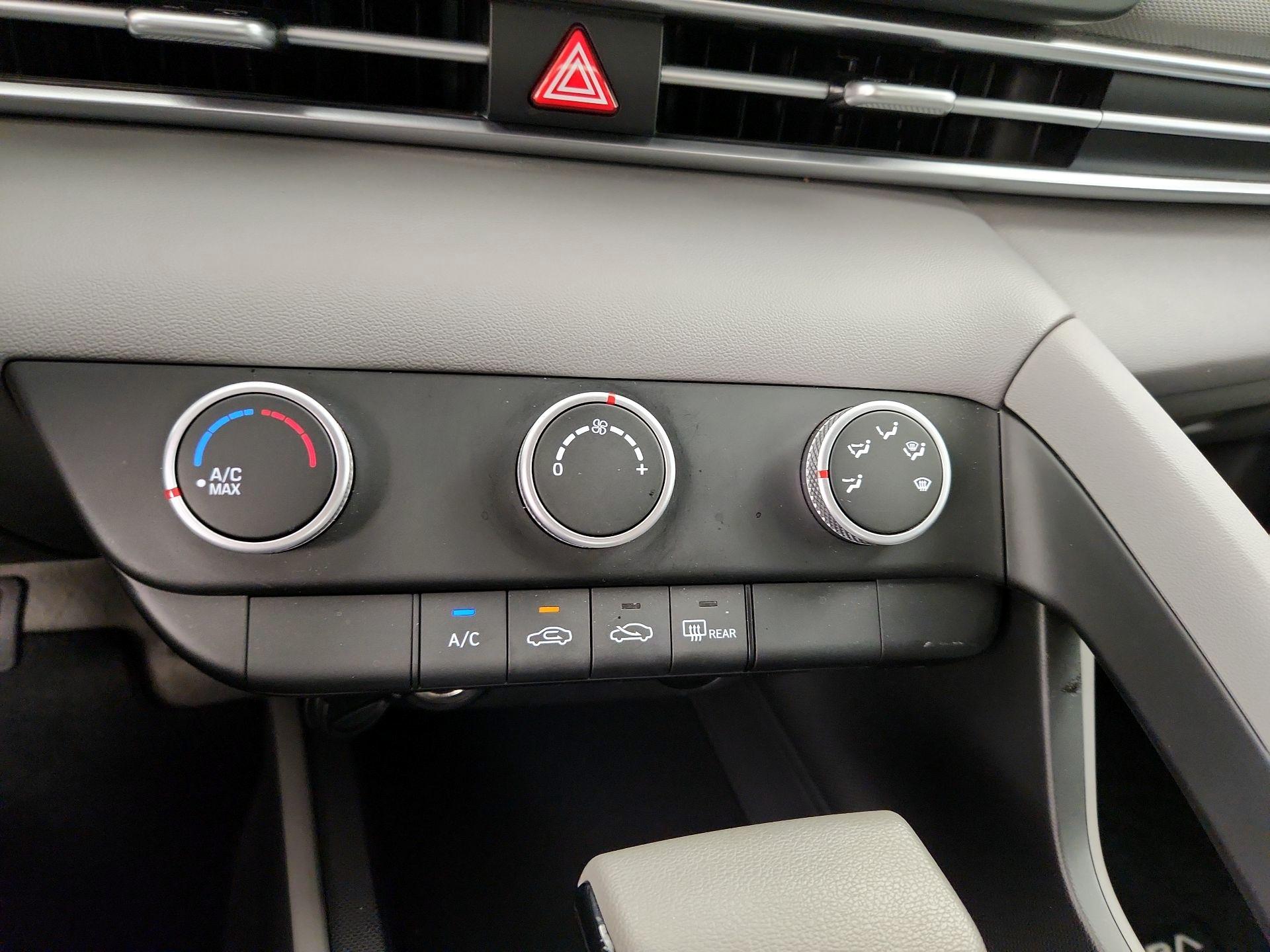 Thumbnail: 2024 Hyundai Elantra - 16