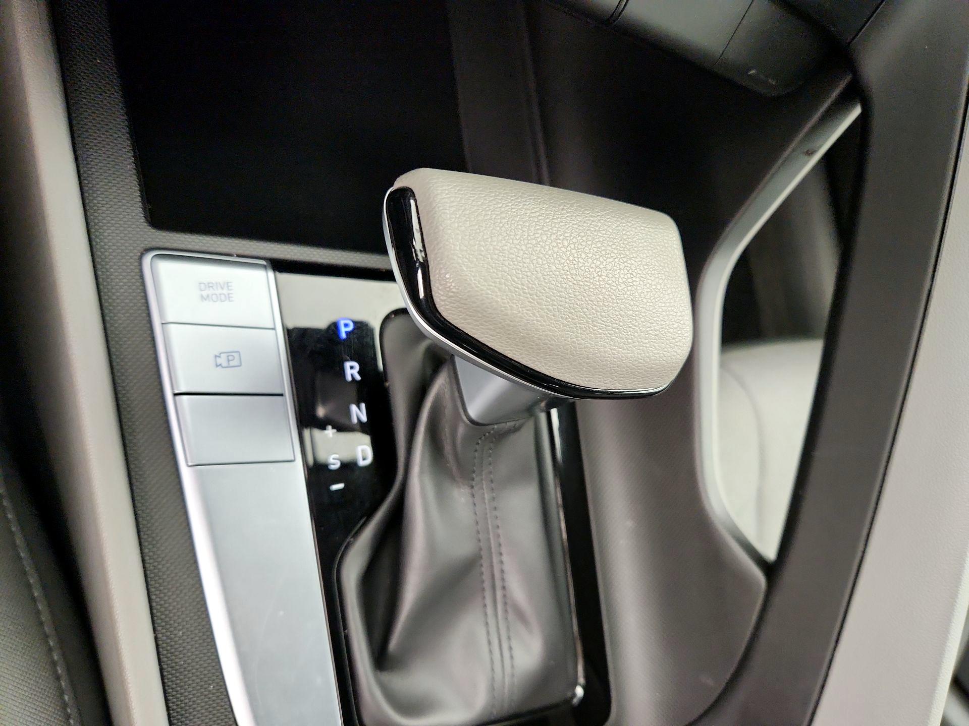 Thumbnail: 2024 Hyundai Elantra - 17