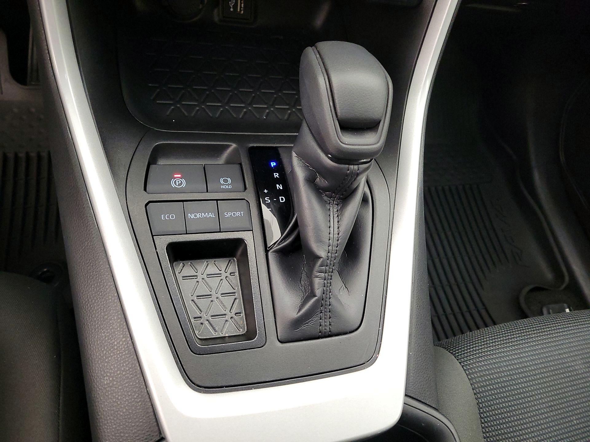 Thumbnail: 2024 Toyota RAV4 - 17