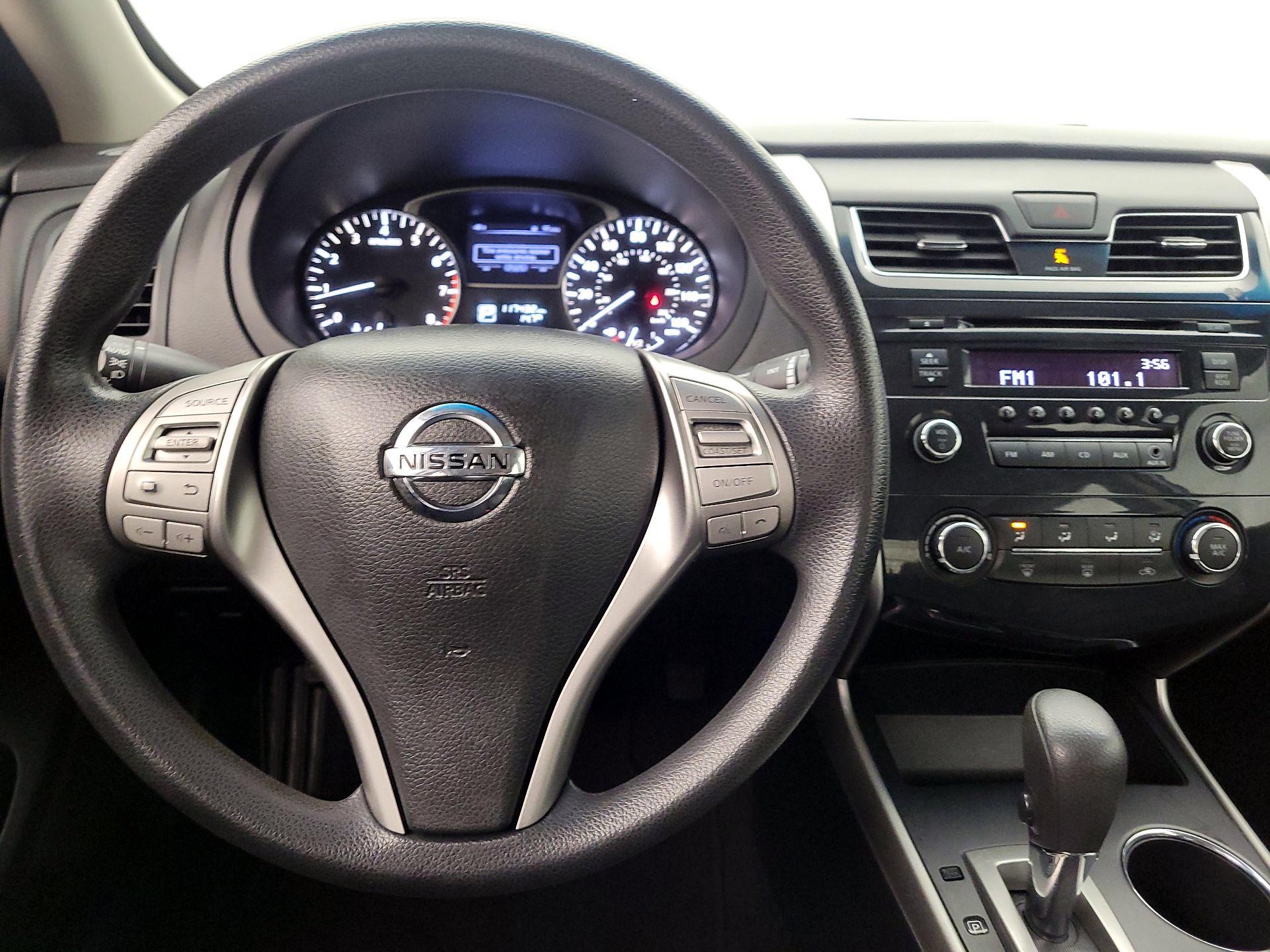 Thumbnail: 2015 Nissan Altima - 10