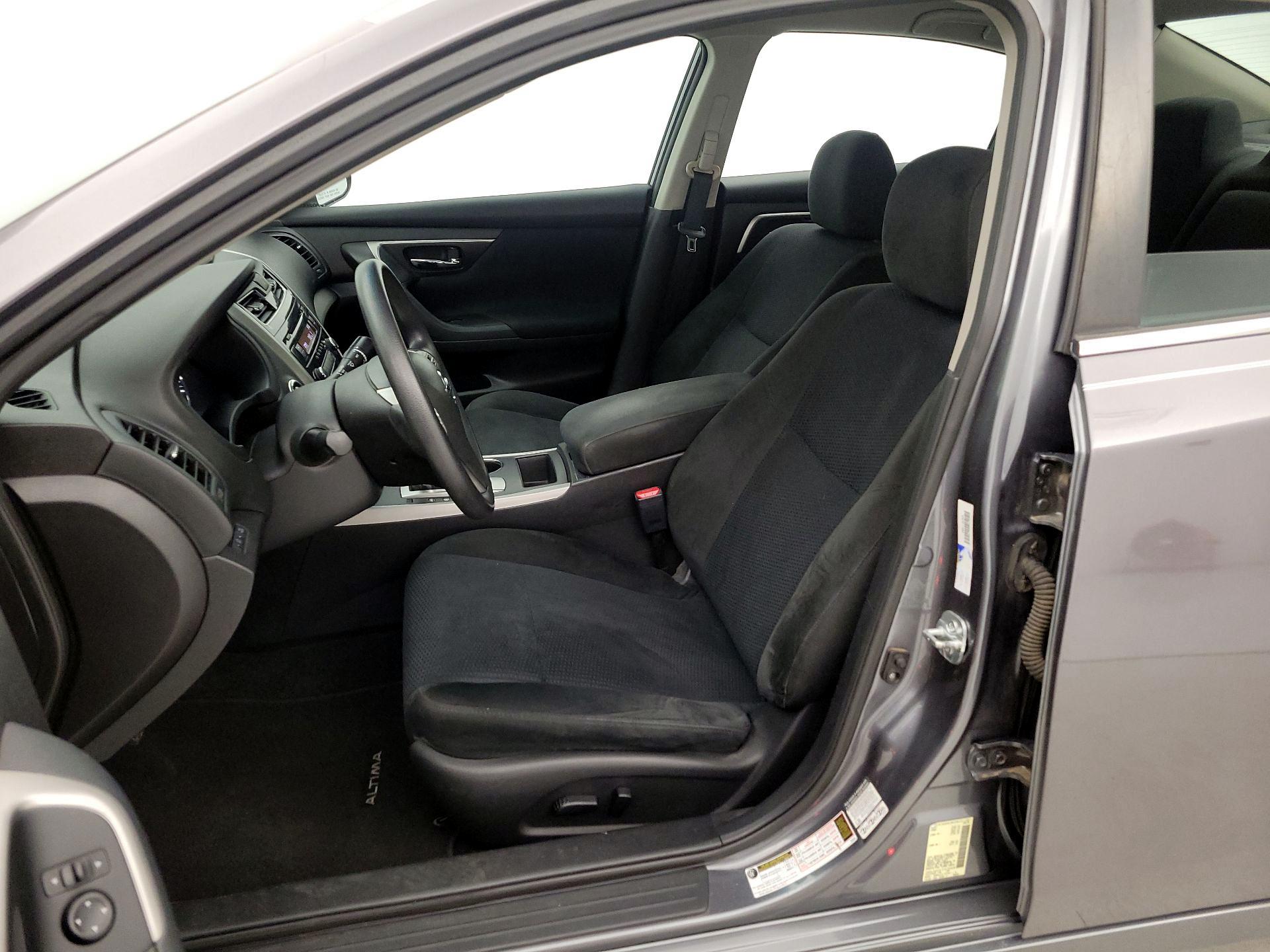 Thumbnail: 2015 Nissan Altima - 11