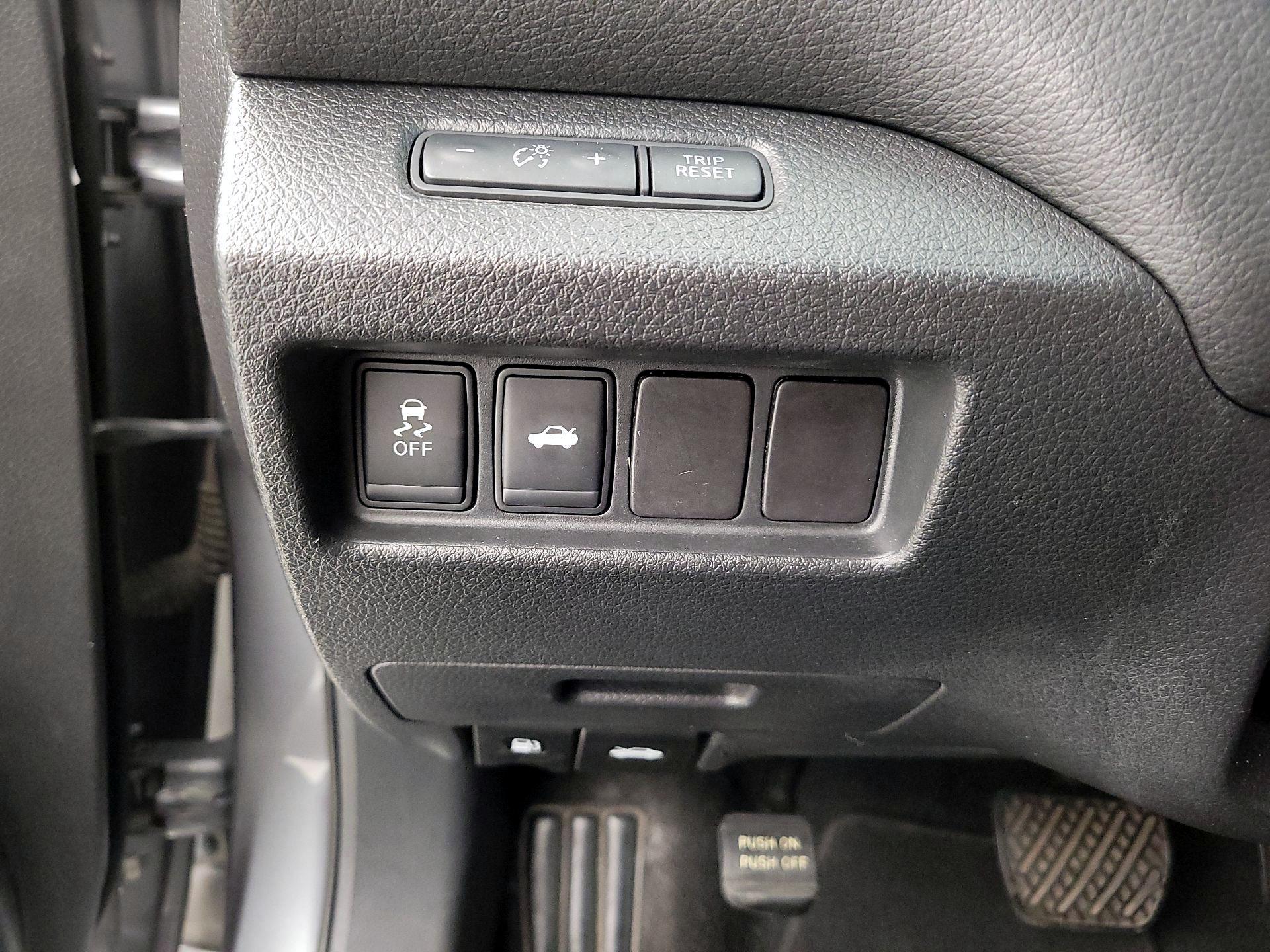 Thumbnail: 2015 Nissan Altima - 13