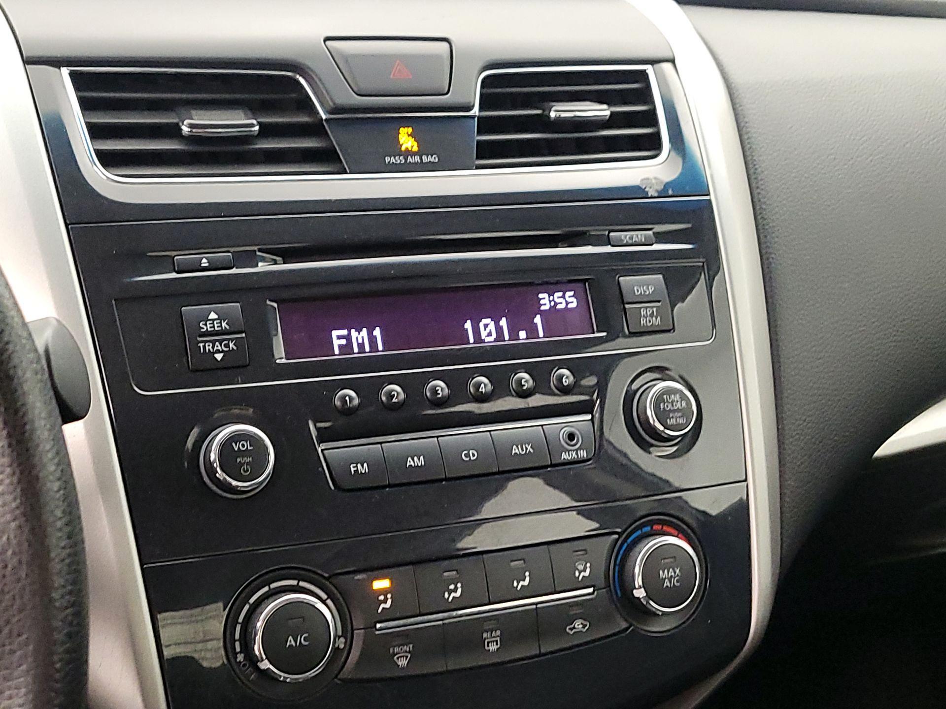 Thumbnail: 2015 Nissan Altima - 14