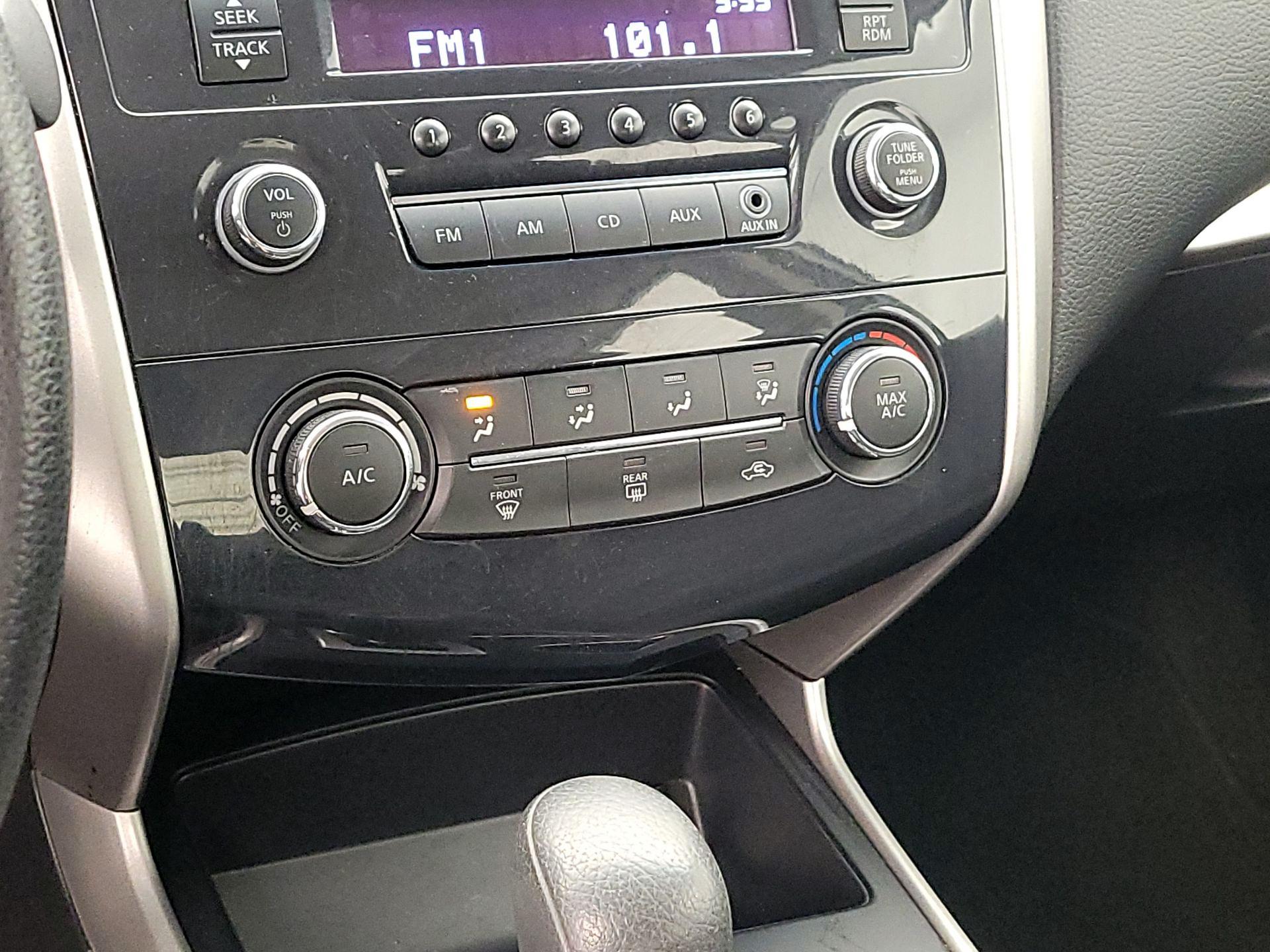 Thumbnail: 2015 Nissan Altima - 15