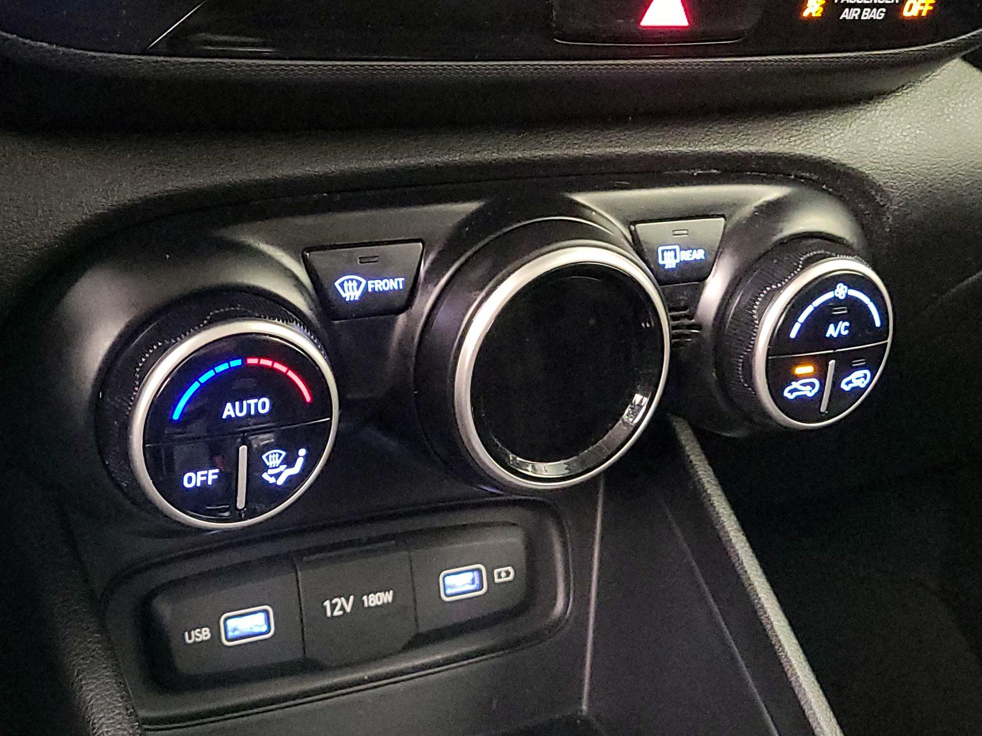 Thumbnail: 2022 Hyundai Venue - 16