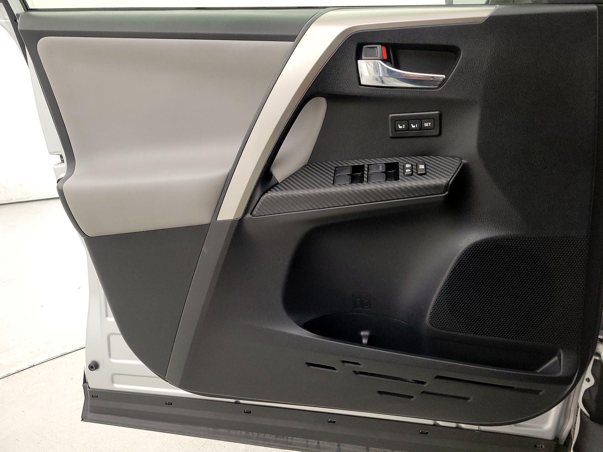 Thumbnail: 2015 Toyota RAV4 - 12