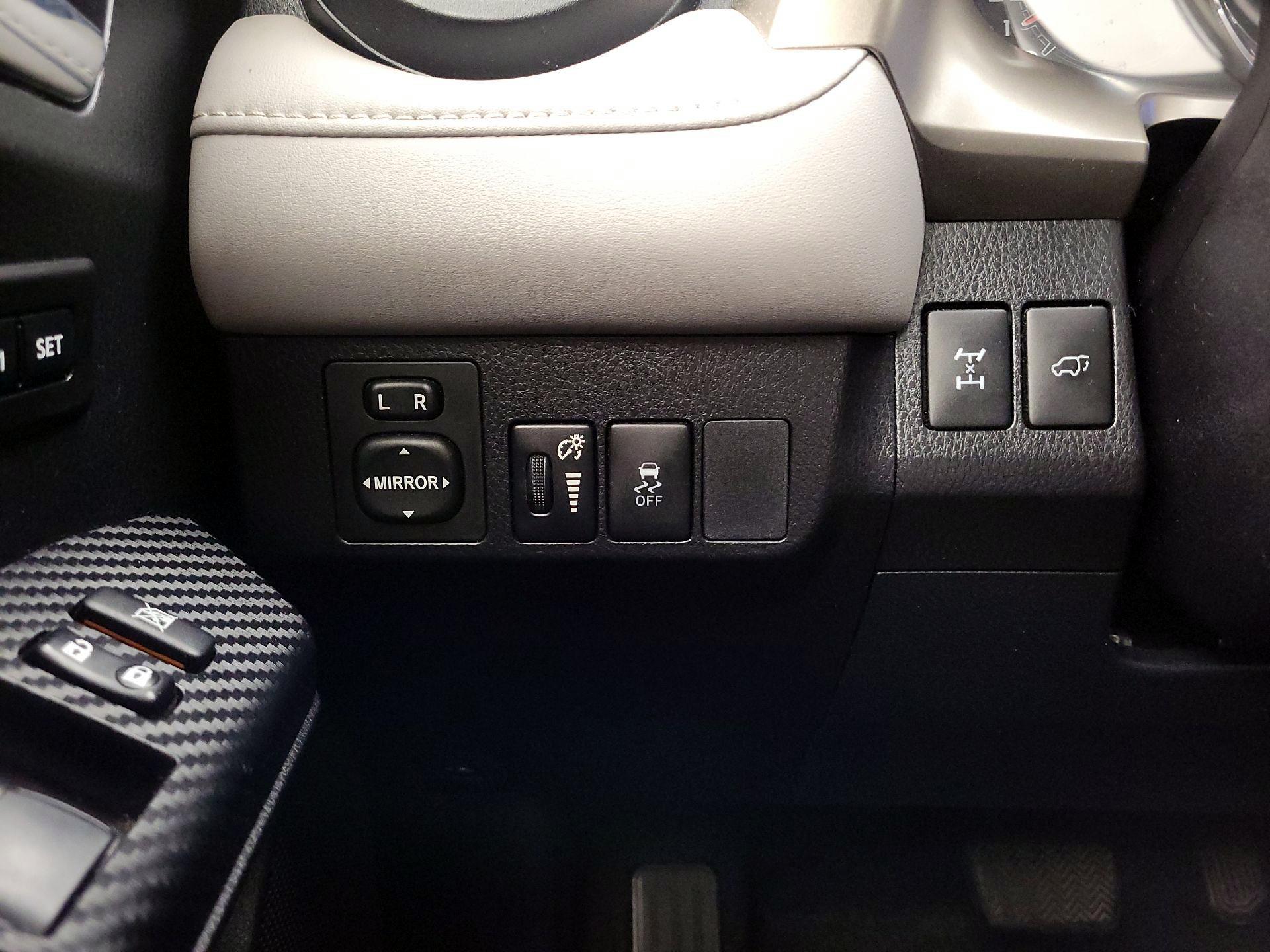 Thumbnail: 2015 Toyota RAV4 - 13