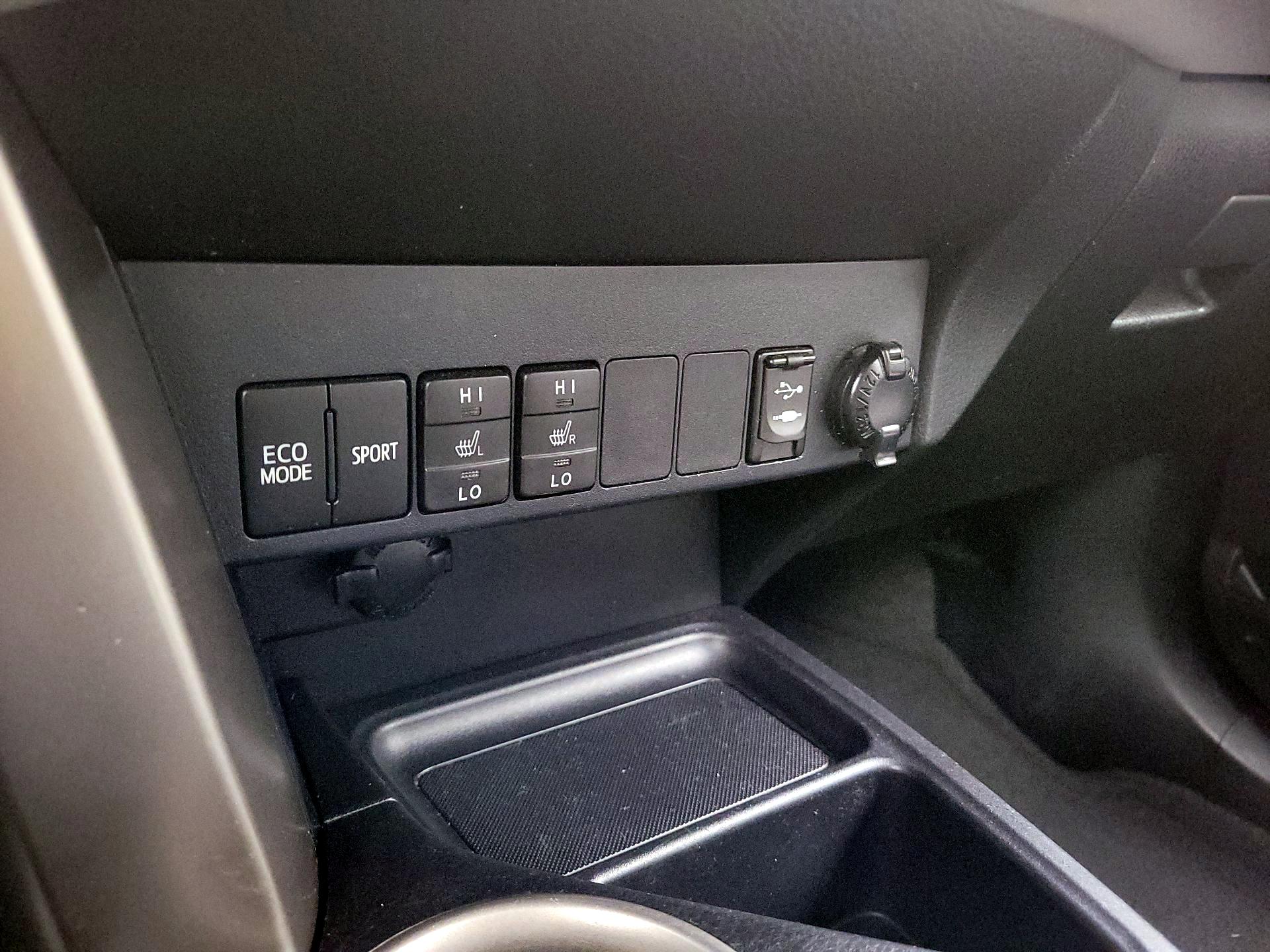 Thumbnail: 2015 Toyota RAV4 - 18