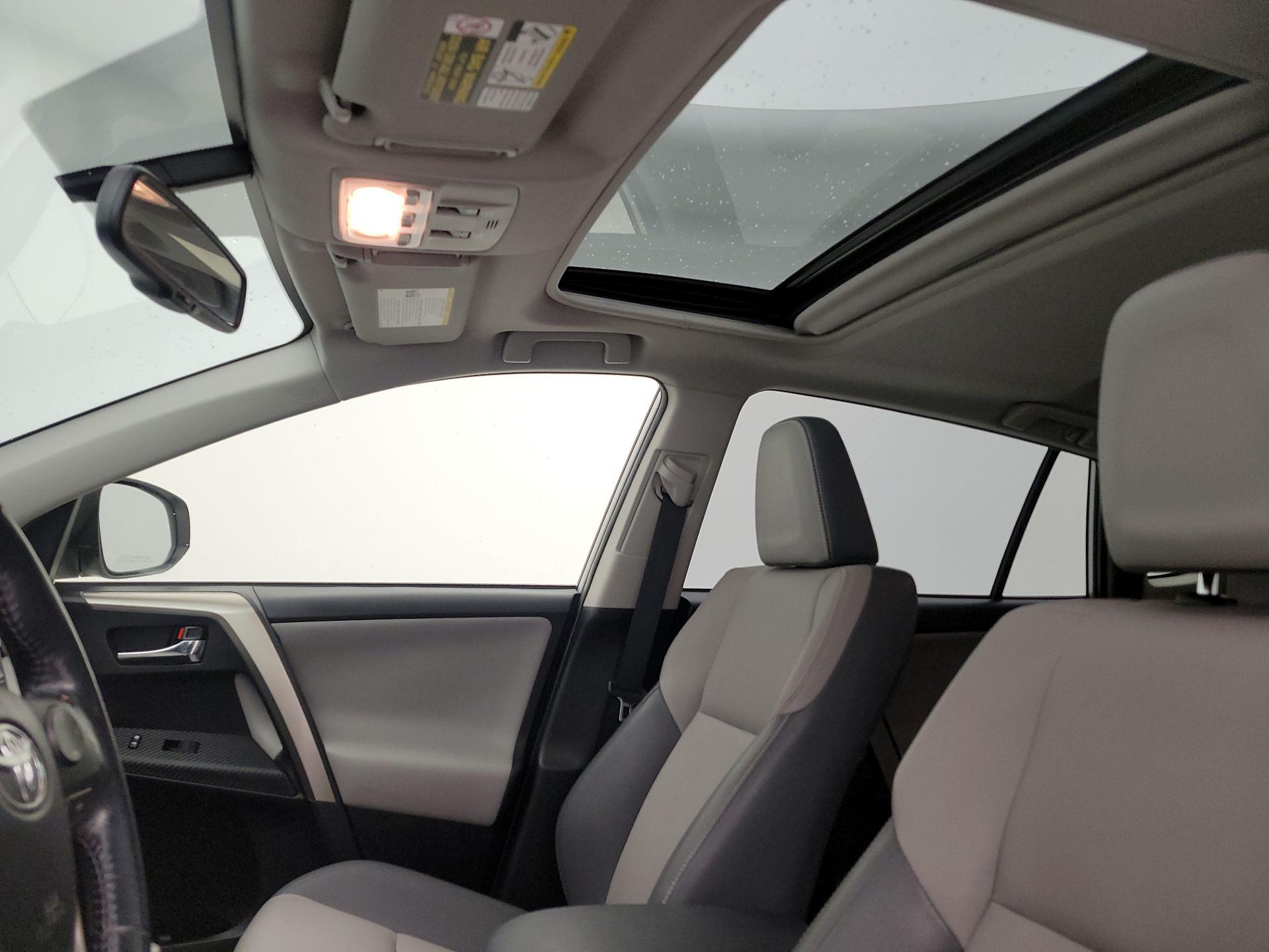 Thumbnail: 2015 Toyota RAV4 - 19